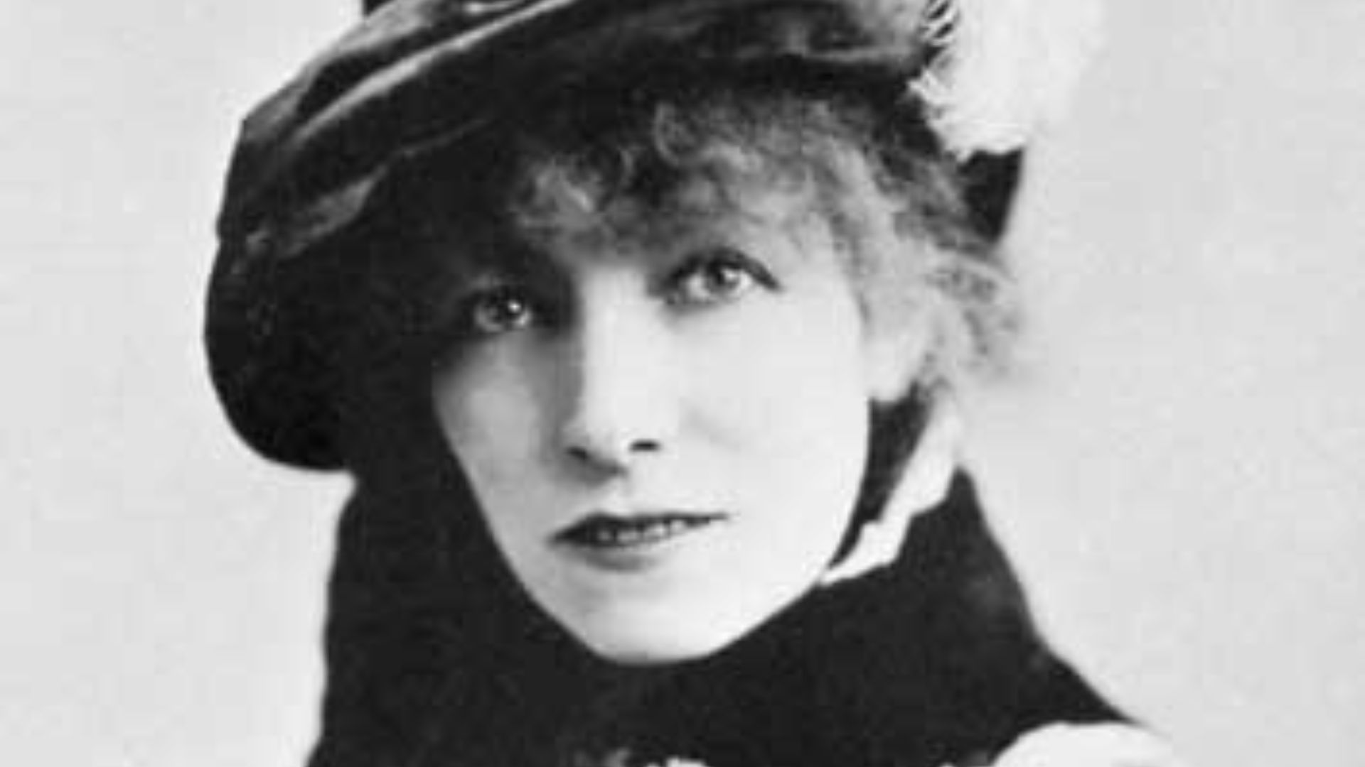 9. Sarah Bernhardt