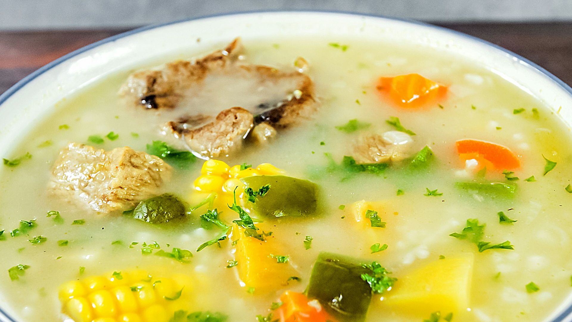 7. Tom Kha Gai : la soupe réconfortante au poulet et à la noix de coco