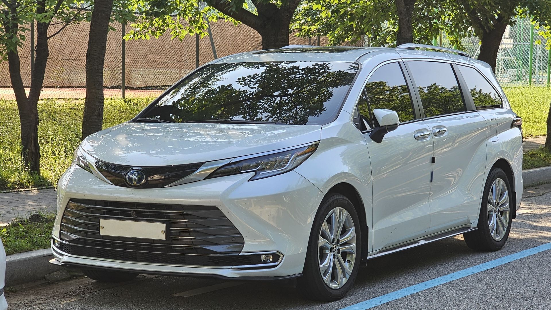 2. Toyota Sienna Platinum
