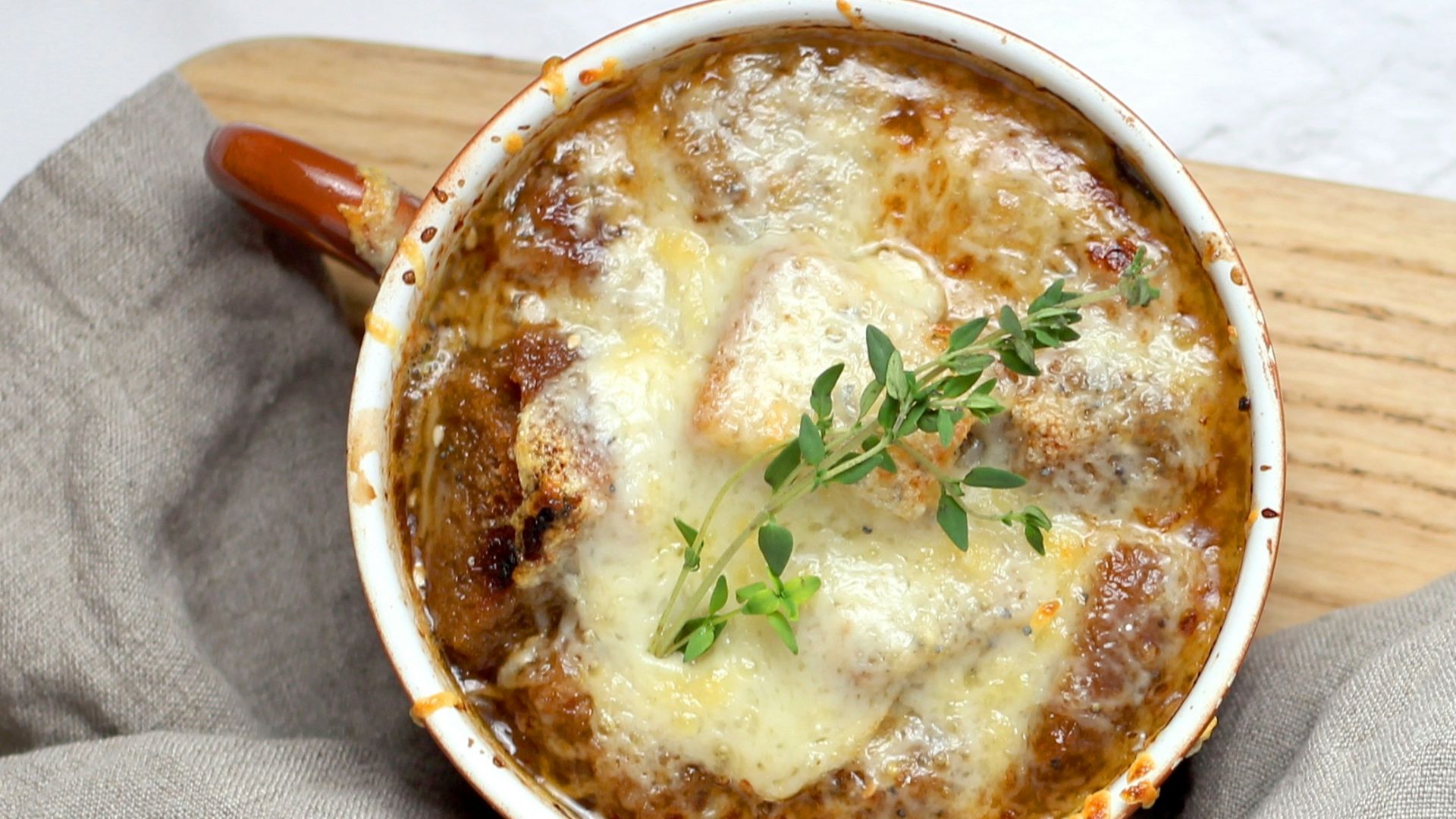 9. Soupe à l'oignon française