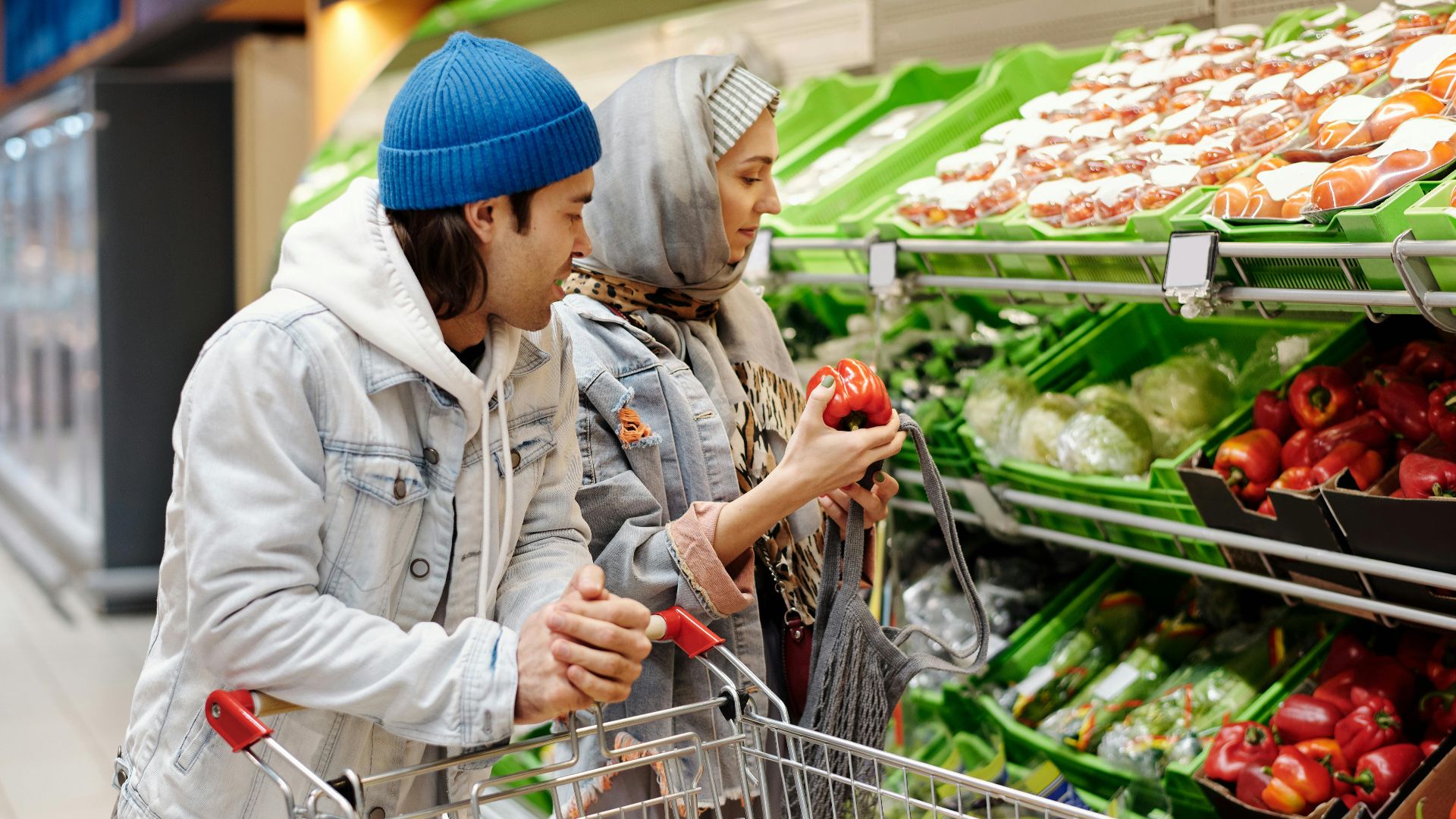13. Allez faire les courses avec elle