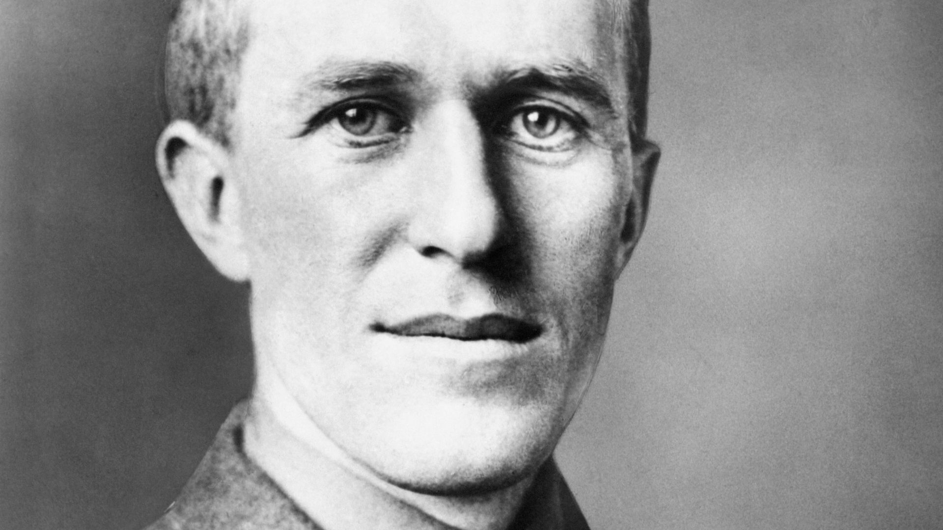 10. T. E. Lawrence a survécu à un accident d'avion qui a coûté la vie aux deux pilotes