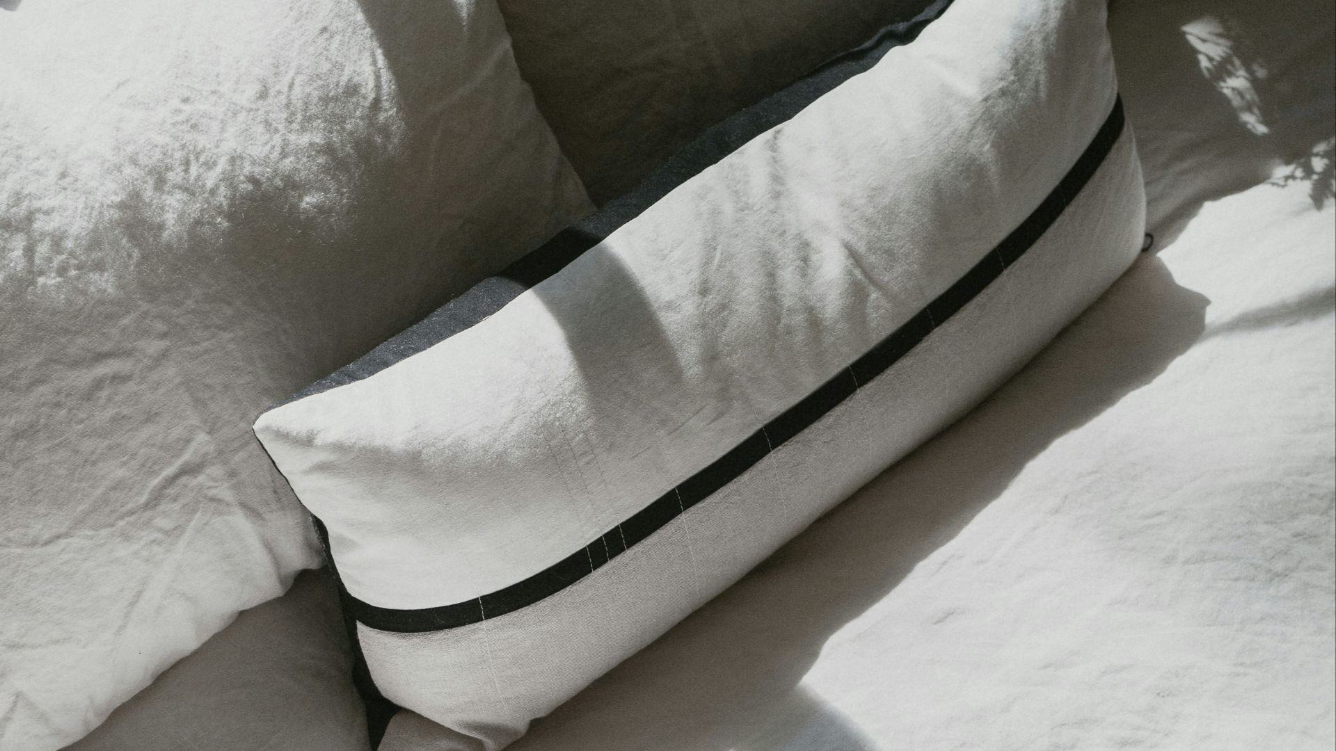 7. Dormir sur le côté avec un oreiller de corps