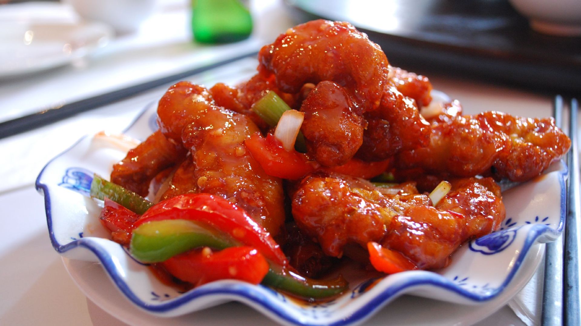 10 plats asiatiques que les Américains commandent trop souvent et 10 autres, méconnus, qu’ils devraient plutôt goûter