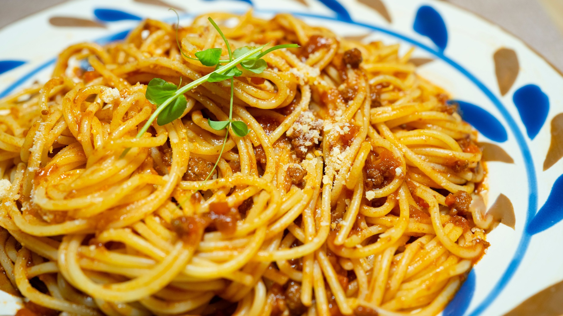 6. Ne coupez pas les pâtes longues comme si c'était un repas pour enfant en bas âge