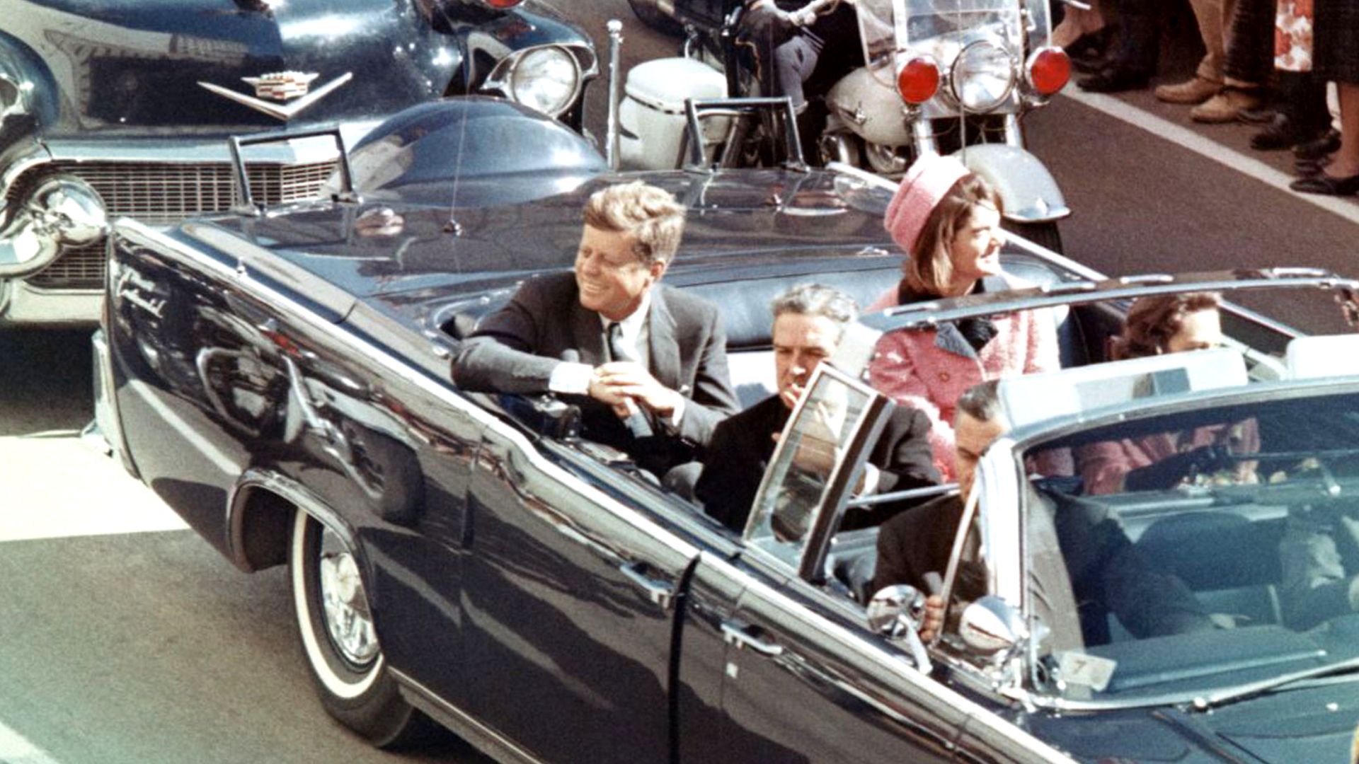 6. Le bateau de patrouille de John F. Kennedy a été coupé en deux
