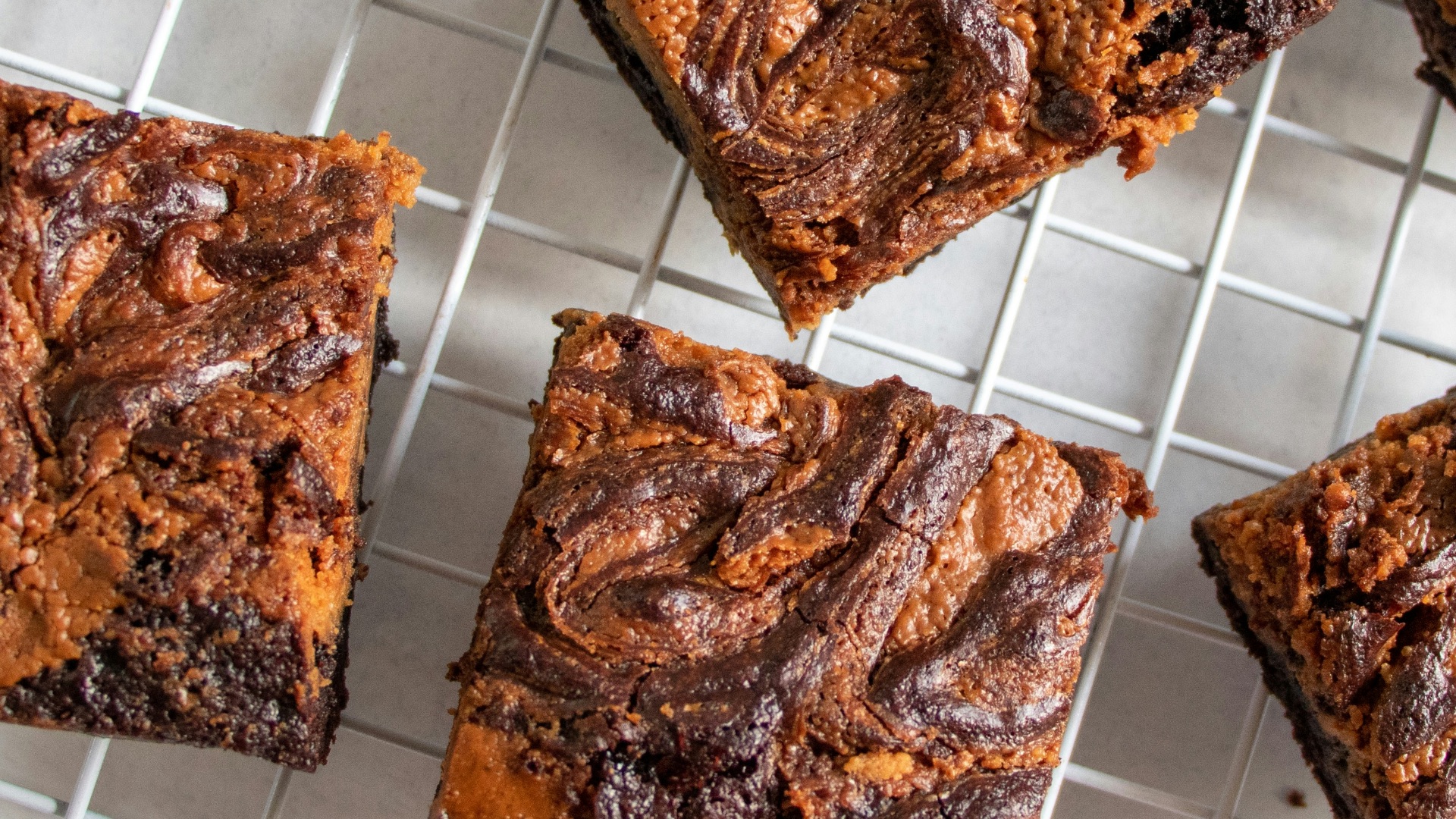 17. Barres de brownie à la ganache au beurre de cacahuète
