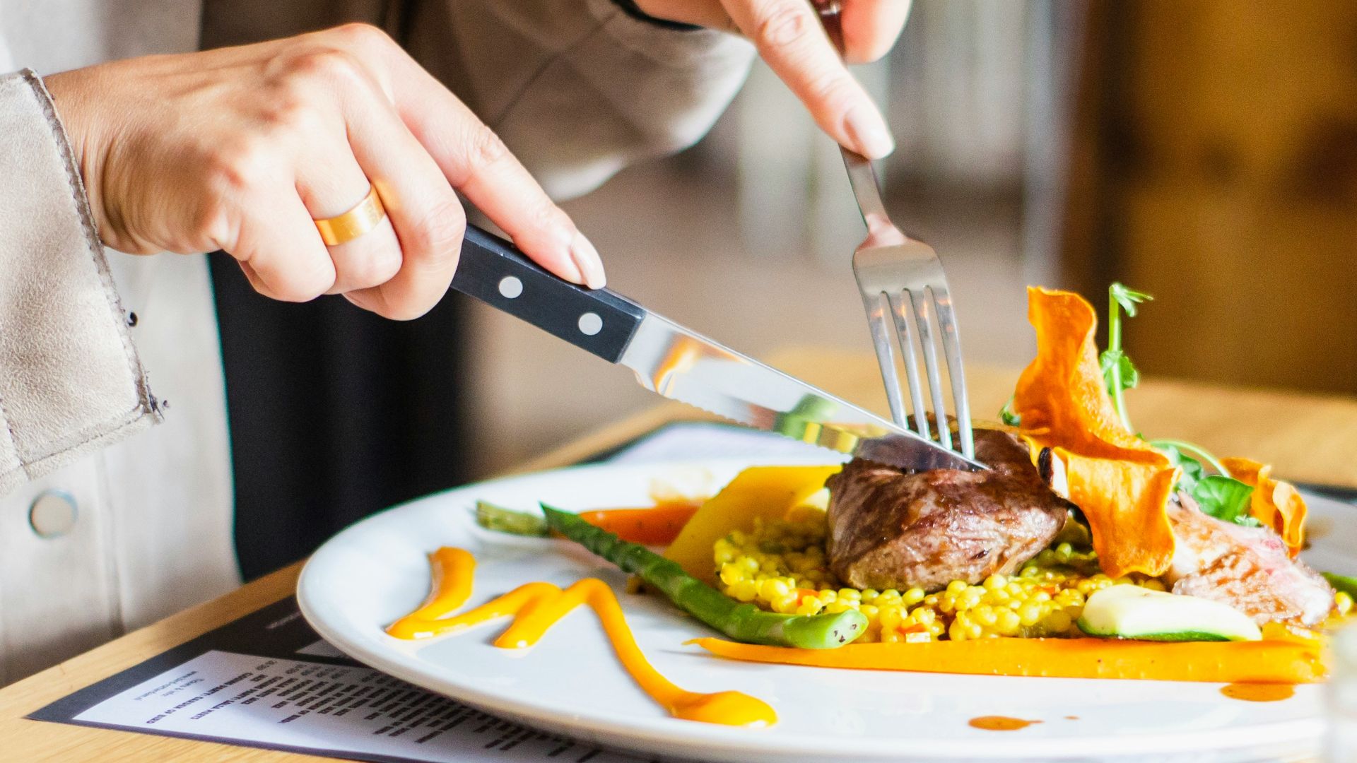 9. Déjeunez avant d'avoir trop faim