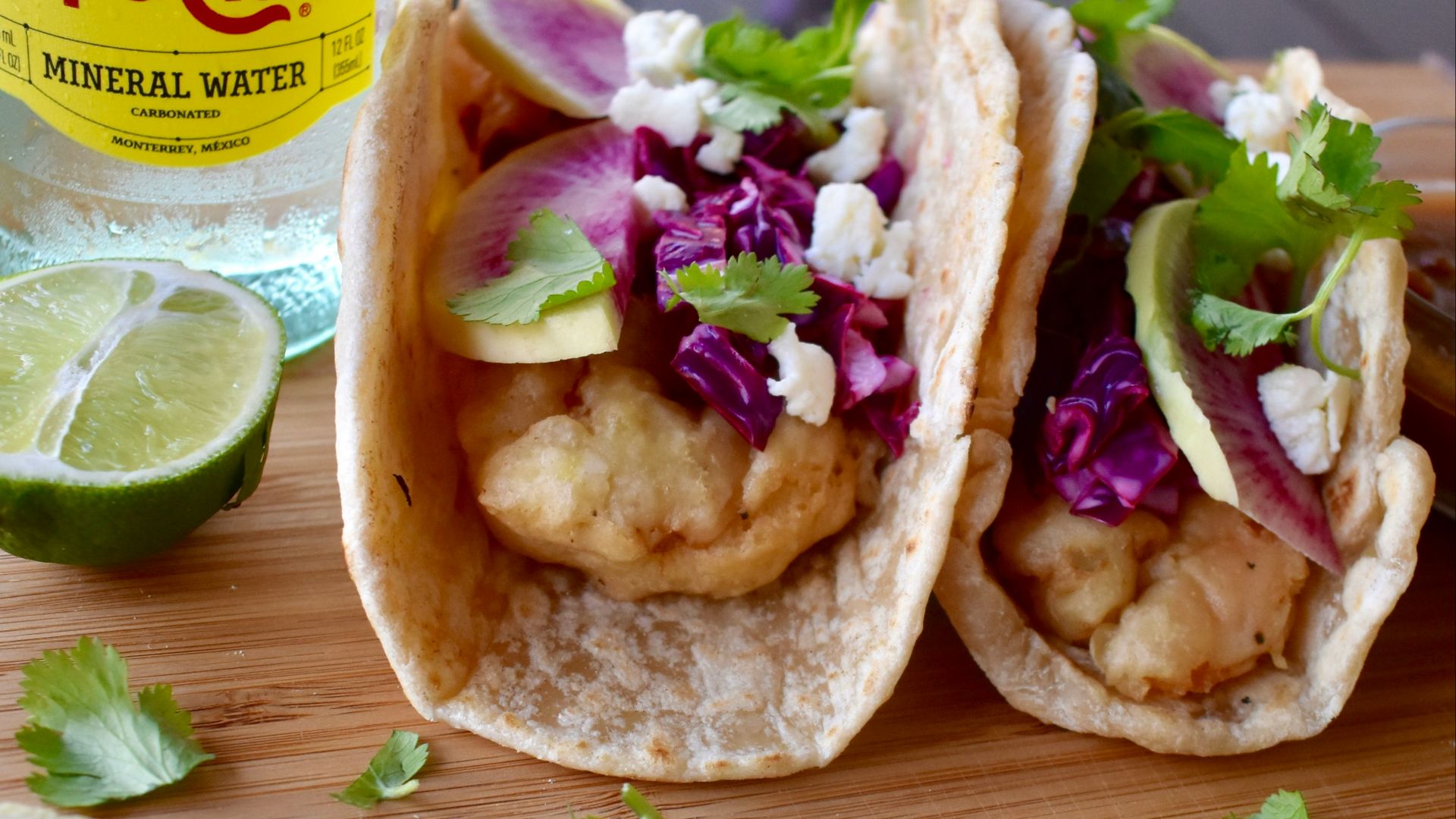 18. Tacos au poisson accompagnés d'une salade de chou