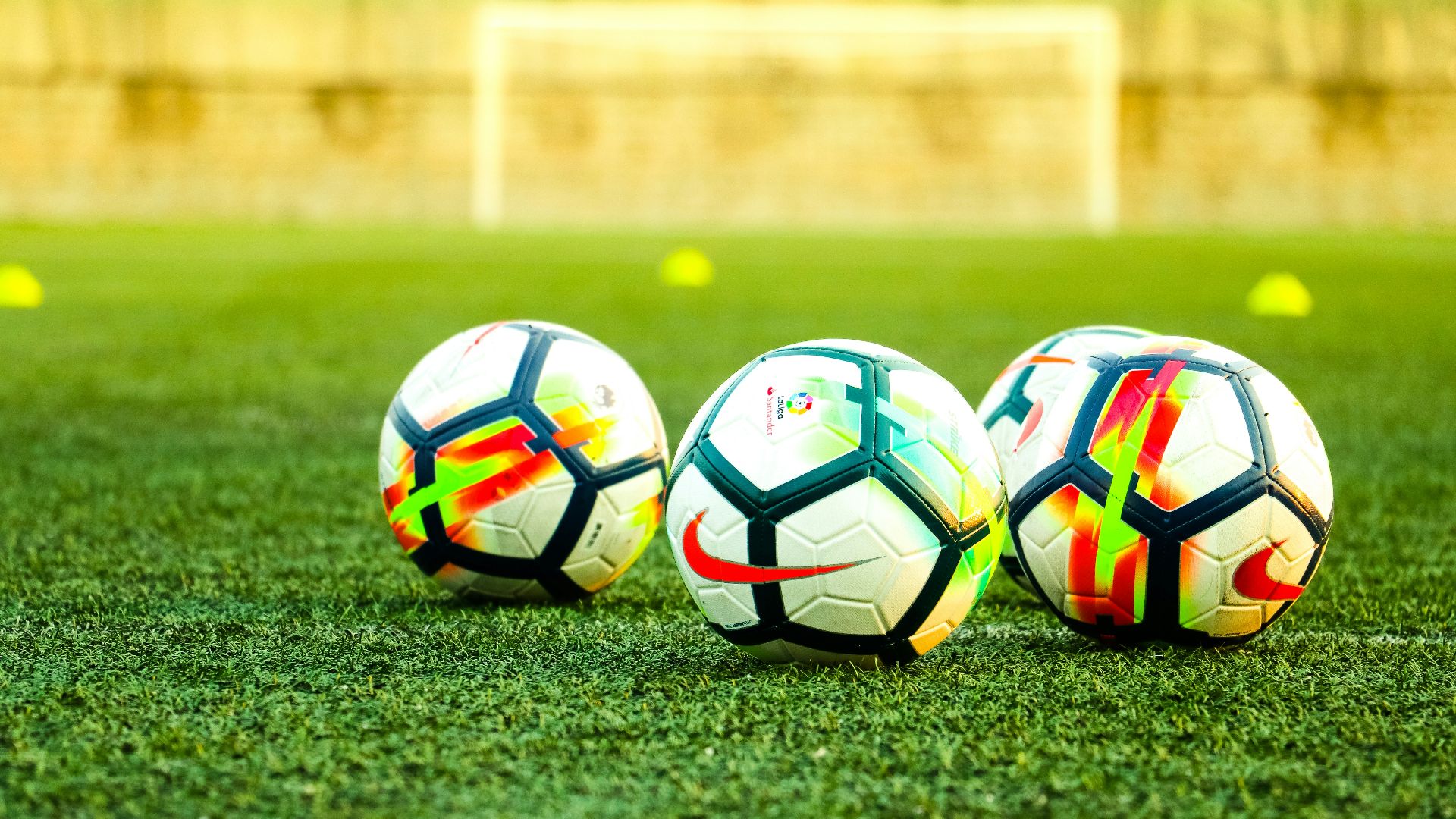 11. Tu joues au football ?
