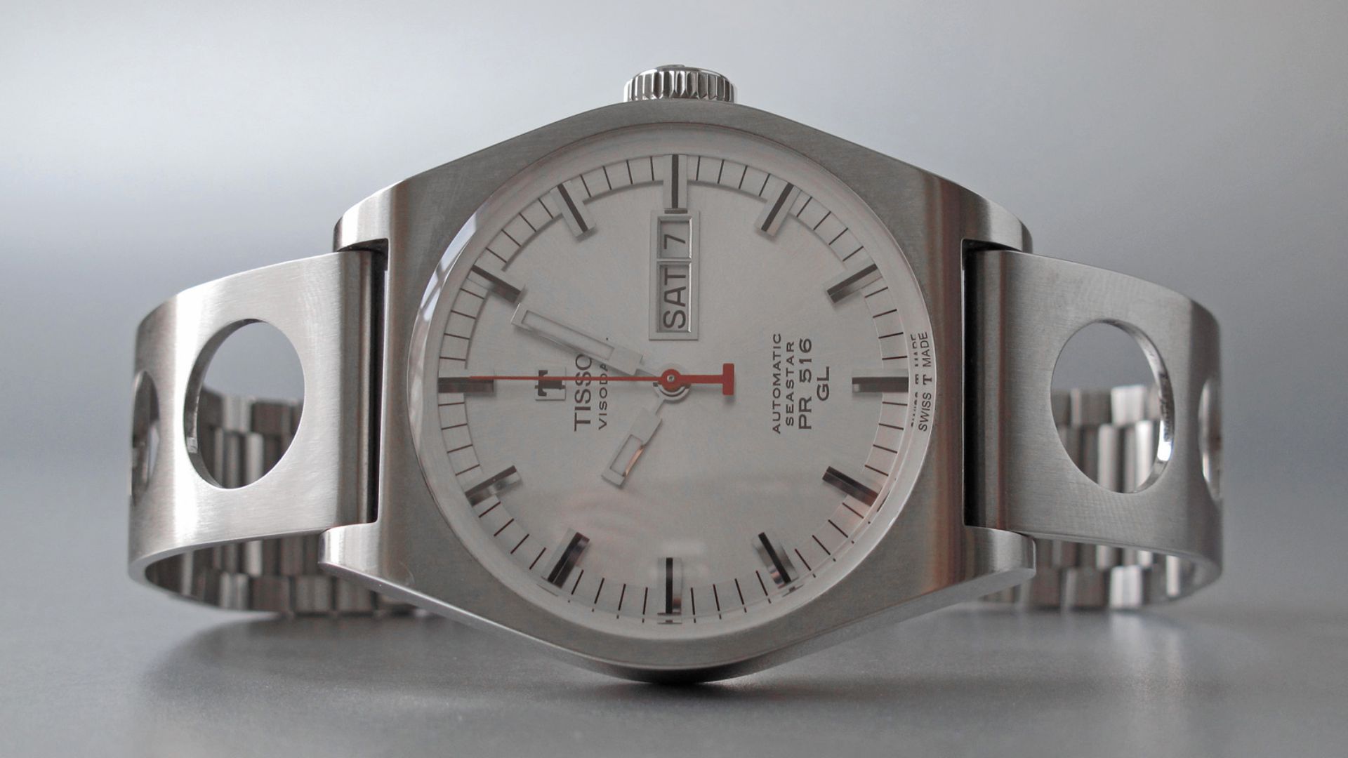 7. Une Tissot PR 516