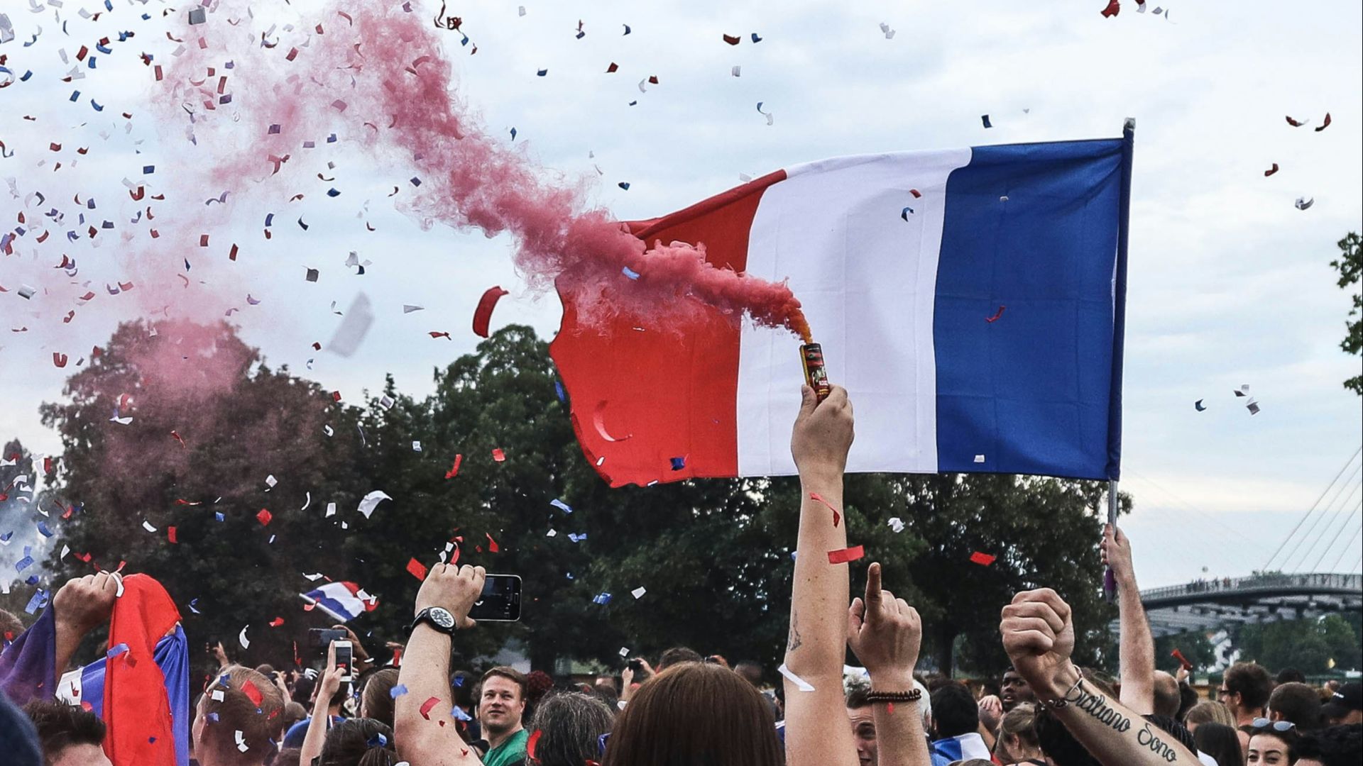 16. La France supprime la religion de l'enseignement public