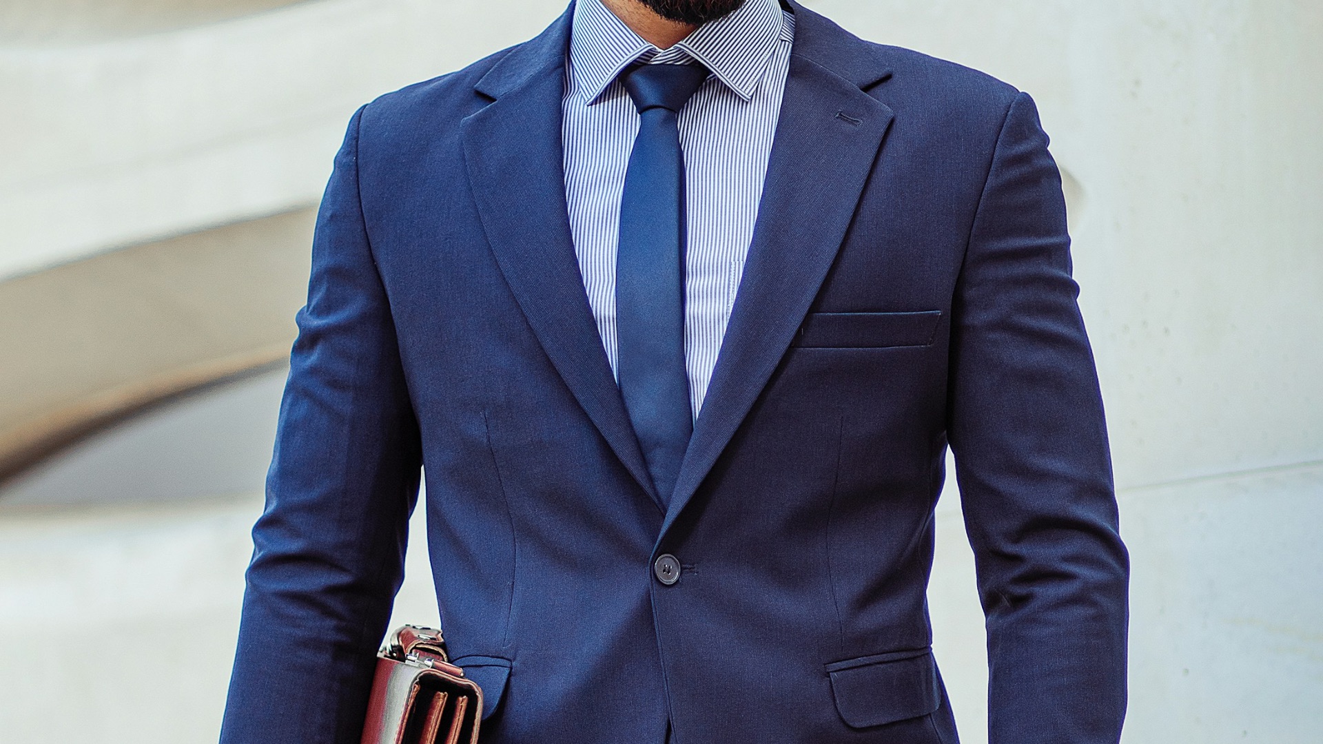 10 erreurs à ne jamais commettre avec son costume et 10 astuces pour le porter avec élégance