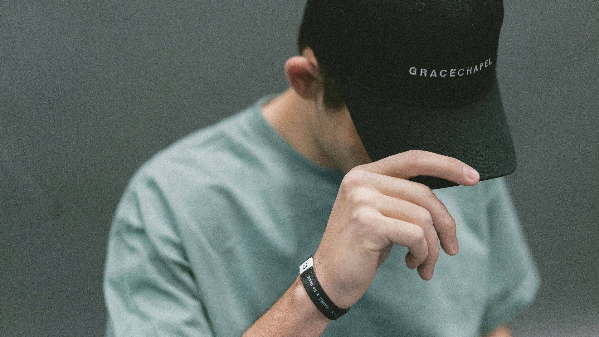 11. Les casquettes de baseball portées trop haut