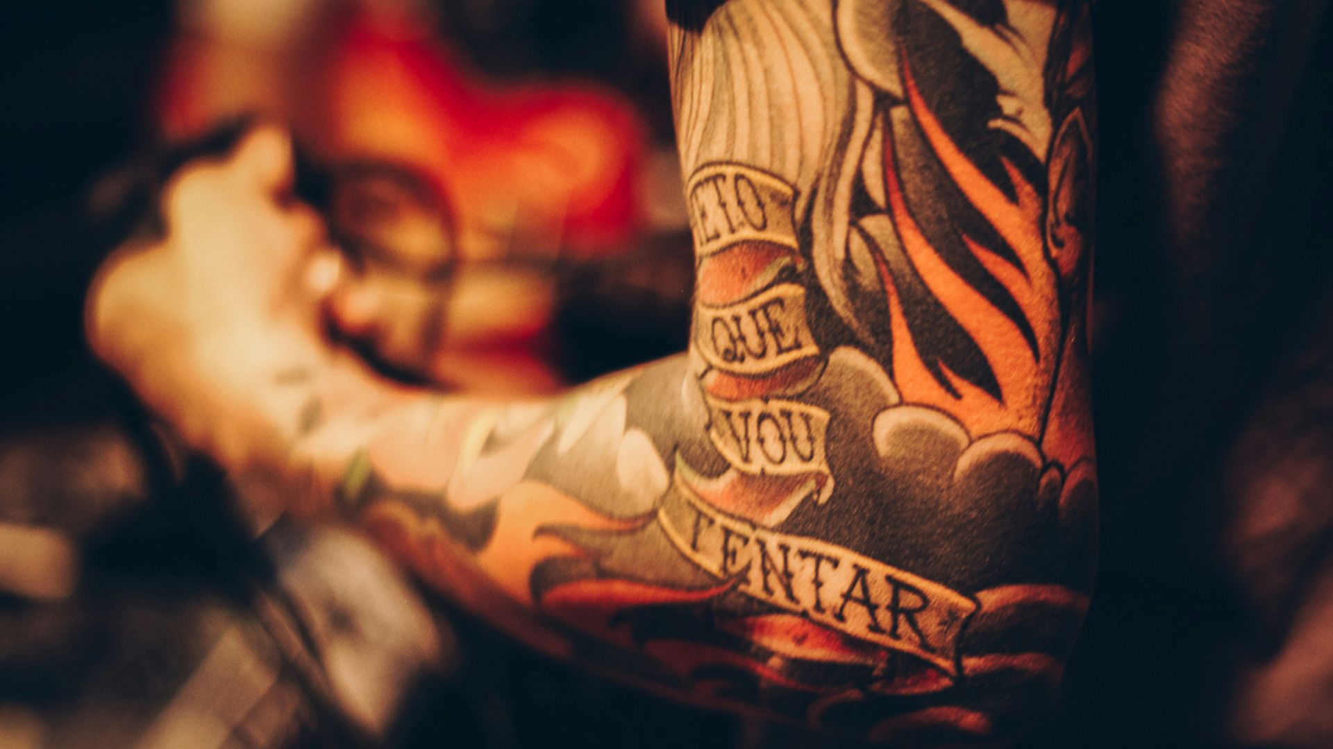 11. Un tatouage sur tout le bras, tout nouveau, sans histoire particulière