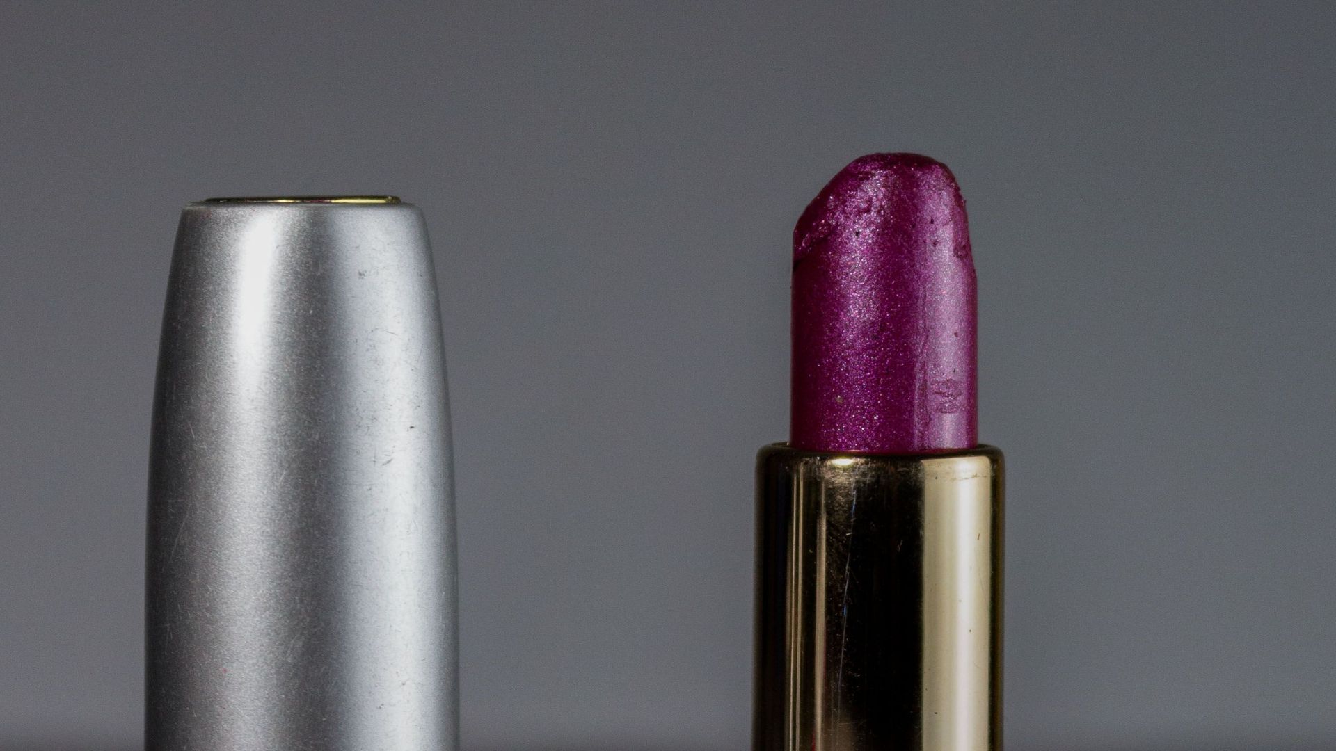 13. Rouge à lèvres métallisé dans des teintes claires
