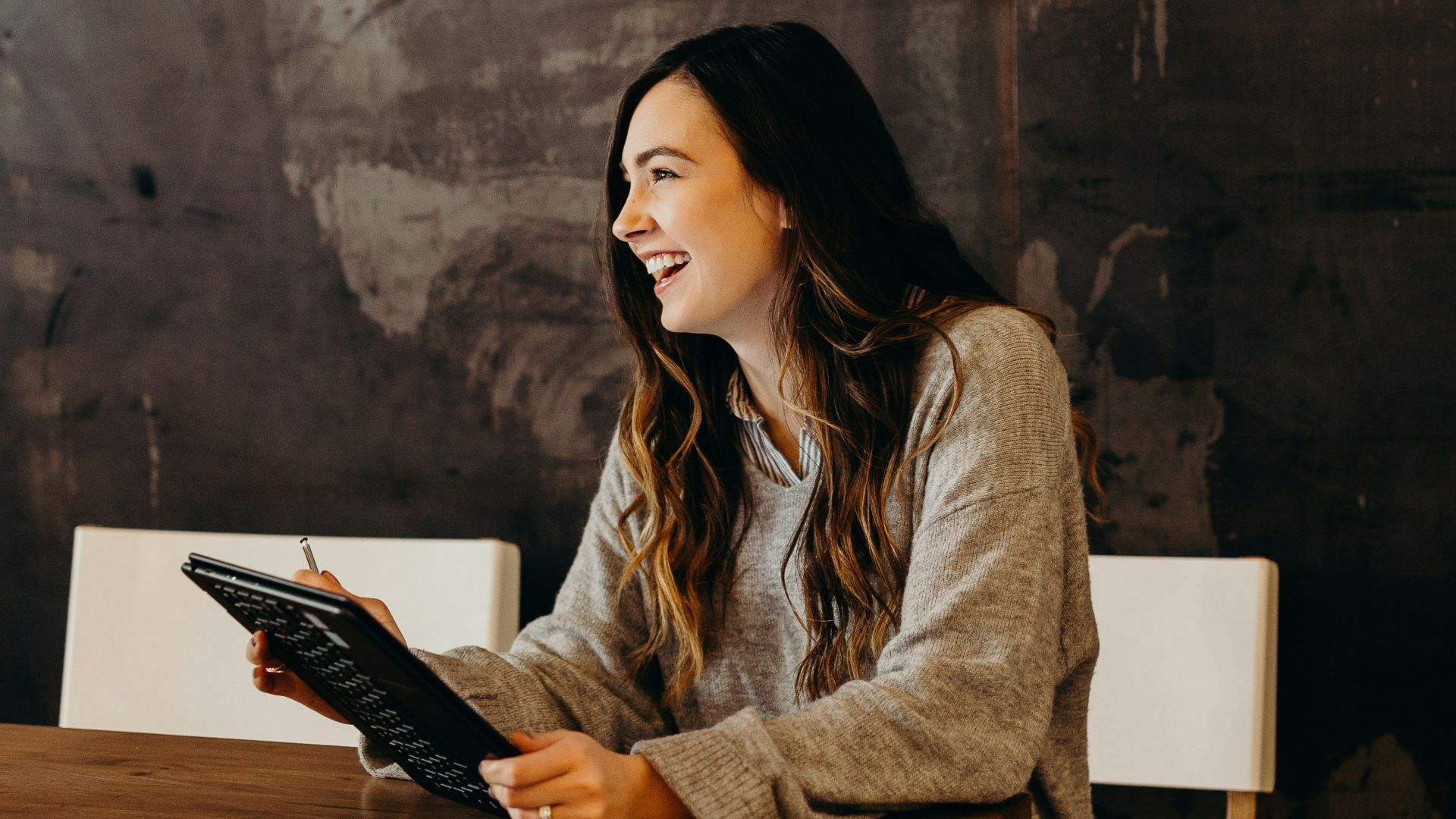 13. Participer à des réunions dont le contenu pourrait être résumé dans un message