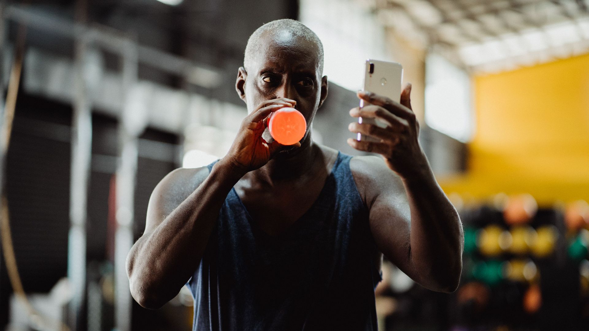 8. Un selfie pris à la salle de sport comme photo de profil