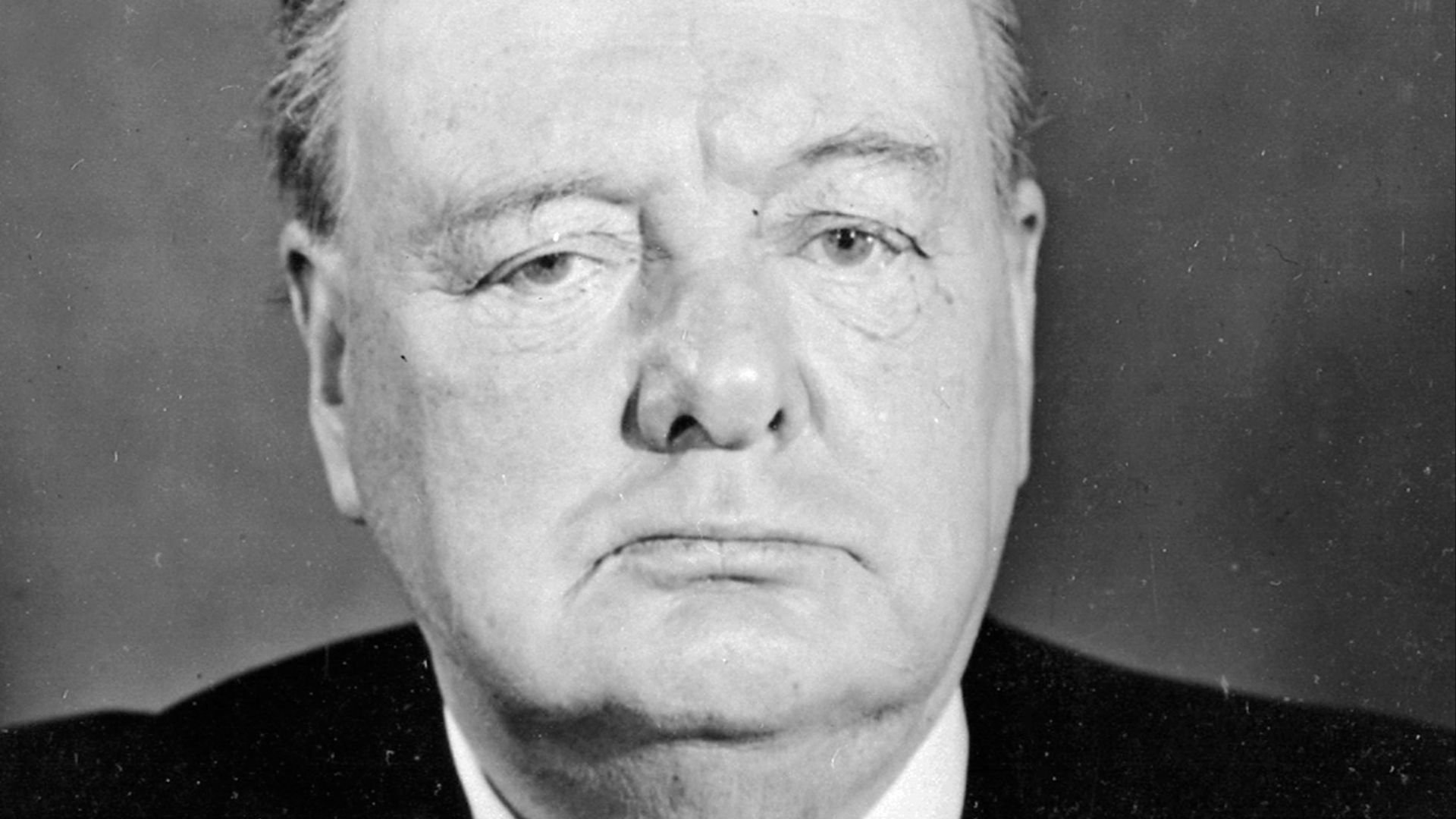 4. Winston Churchill s'est aventuré au milieu de la circulation