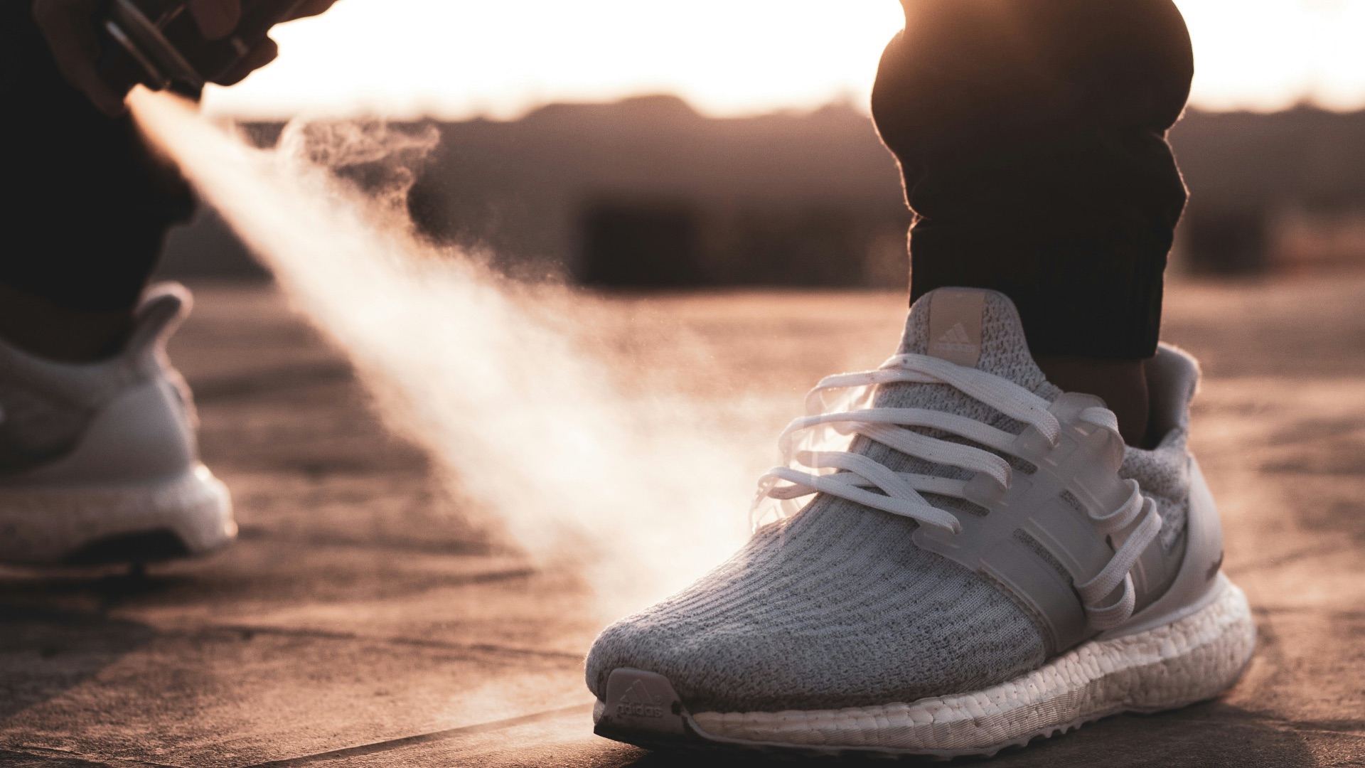 13. Investissez dans un spray désodorisant de qualité pour les chaussures
