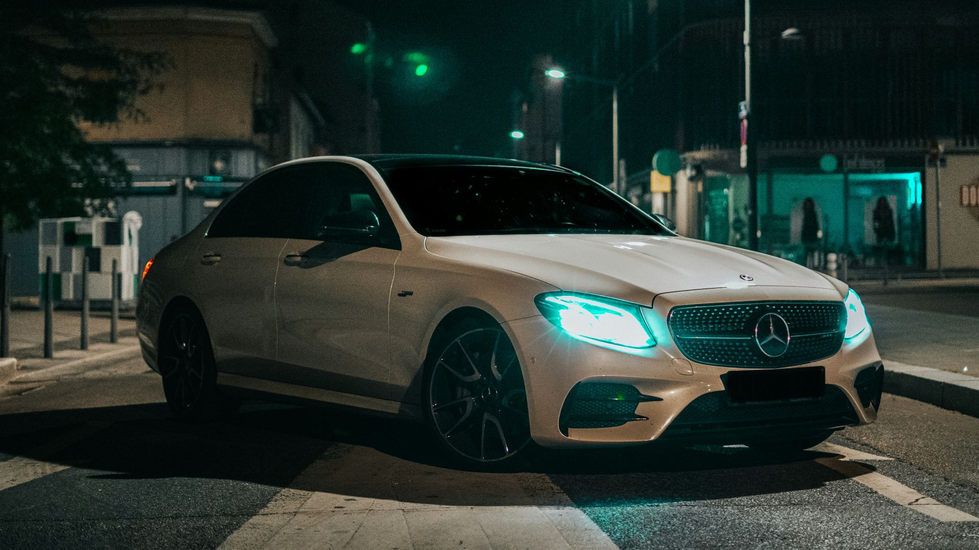 20 raisons pour lesquelles tout le monde vous juge parce que vous conduisez une Mercedes