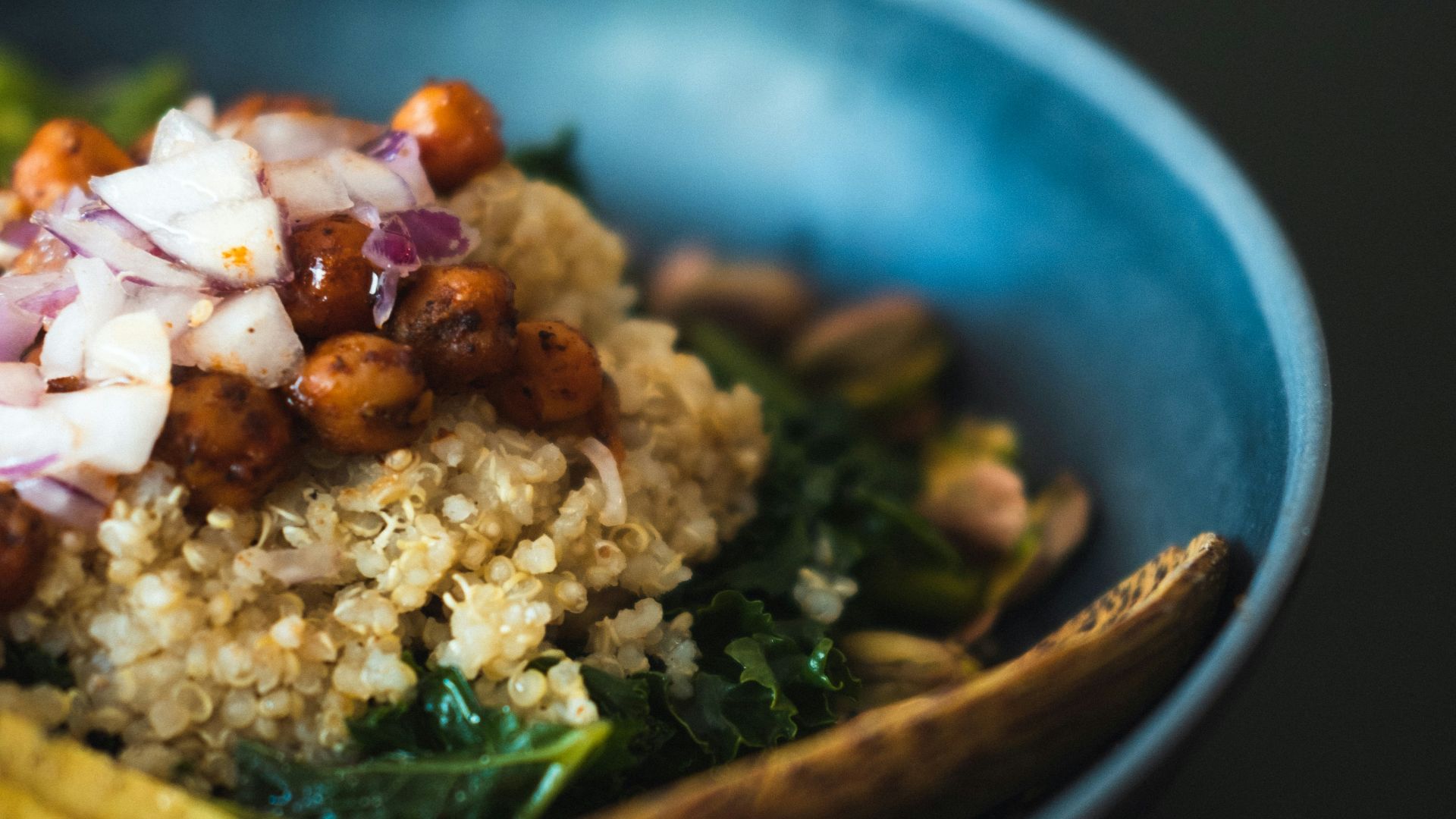 19. Bol de farro aux betteraves rôties et aux noix