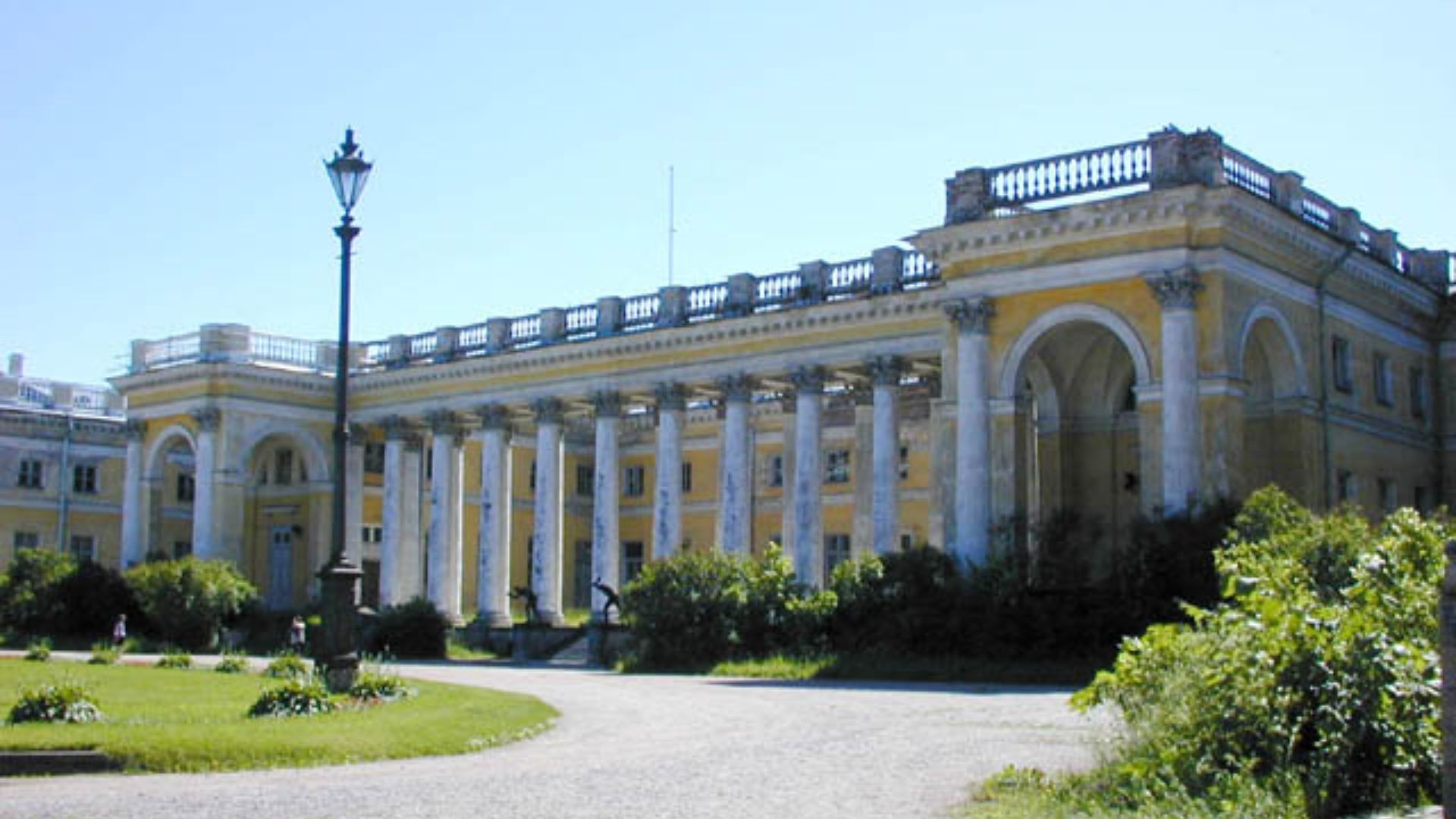 11. La famille Romanov au palais Alexandre