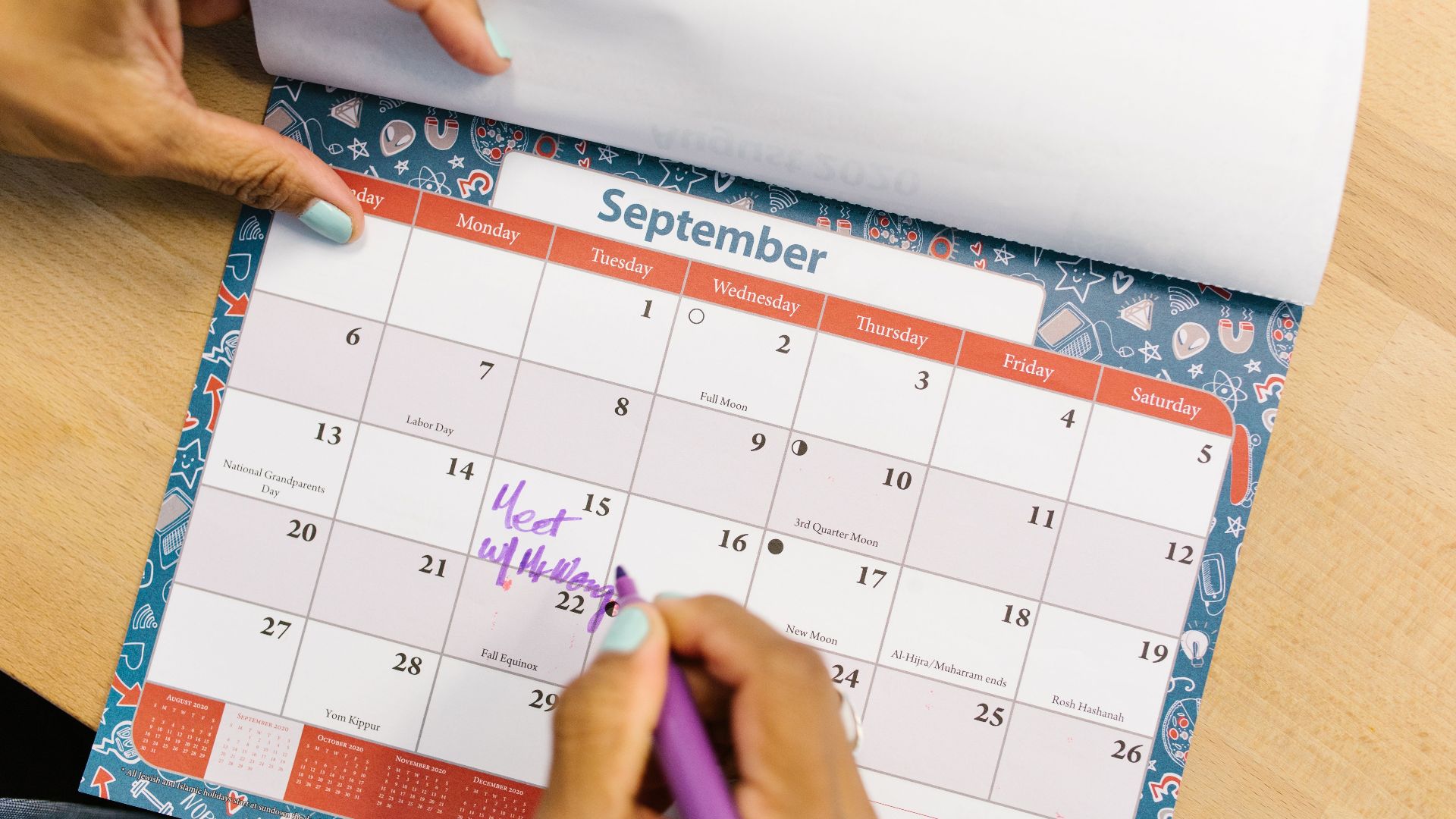 4. Il établit des plans précis à l'avance