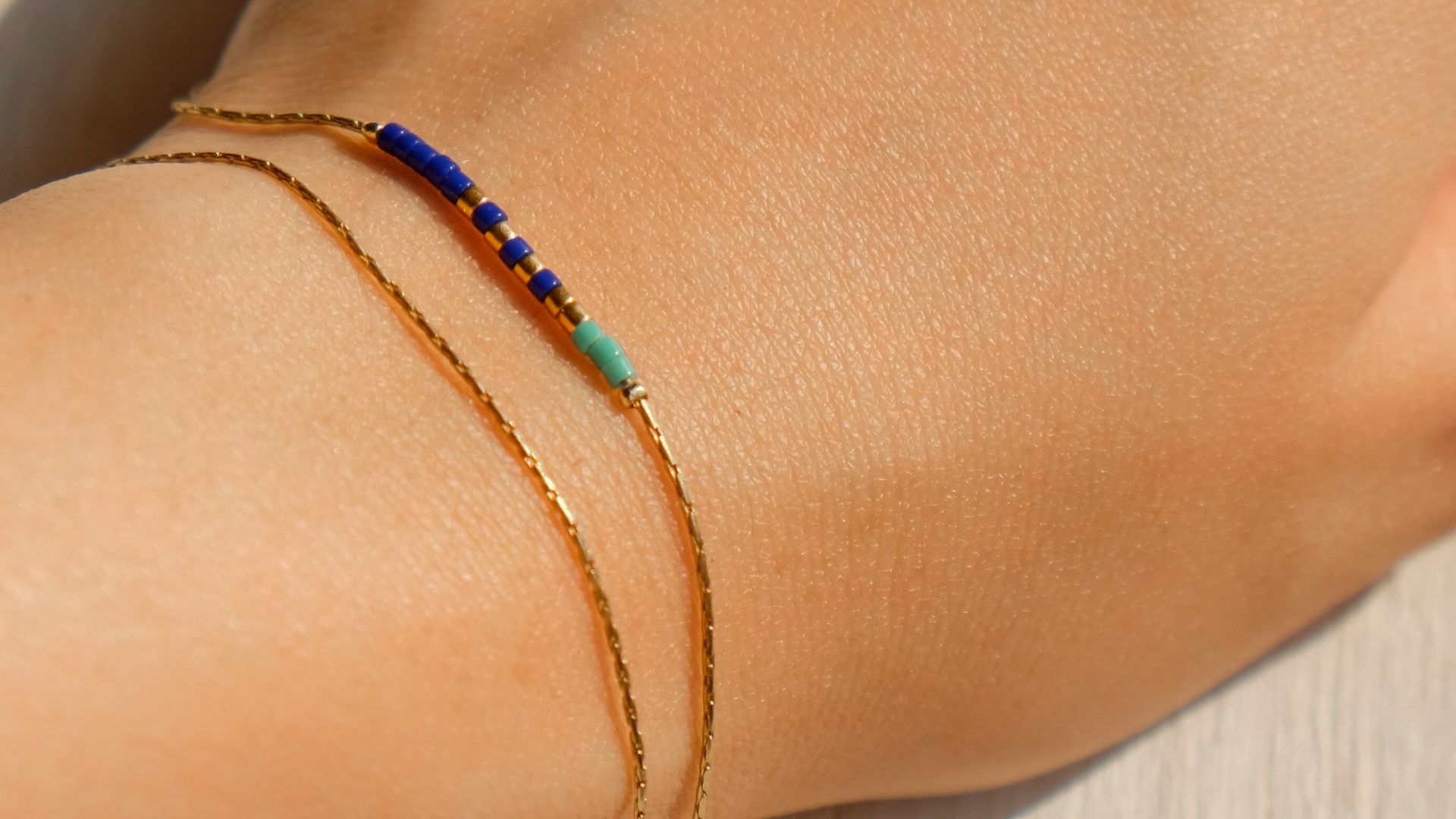 8. Un bracelet coloré en perles