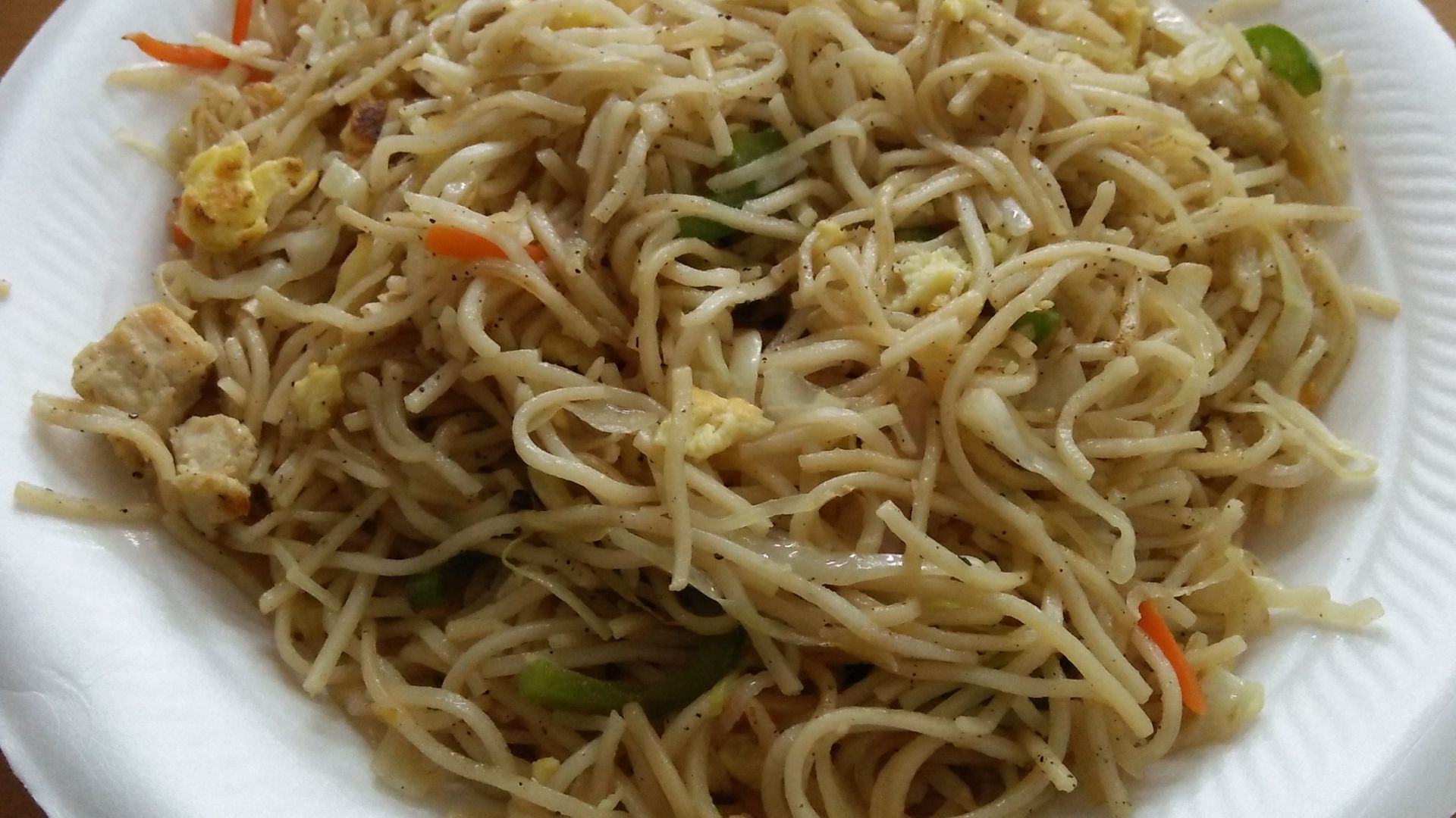 18. Chow mein au poulet