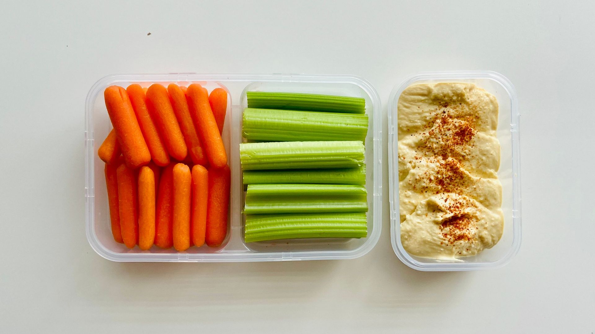 3. Bâtonnets de carottes accompagnés de houmous