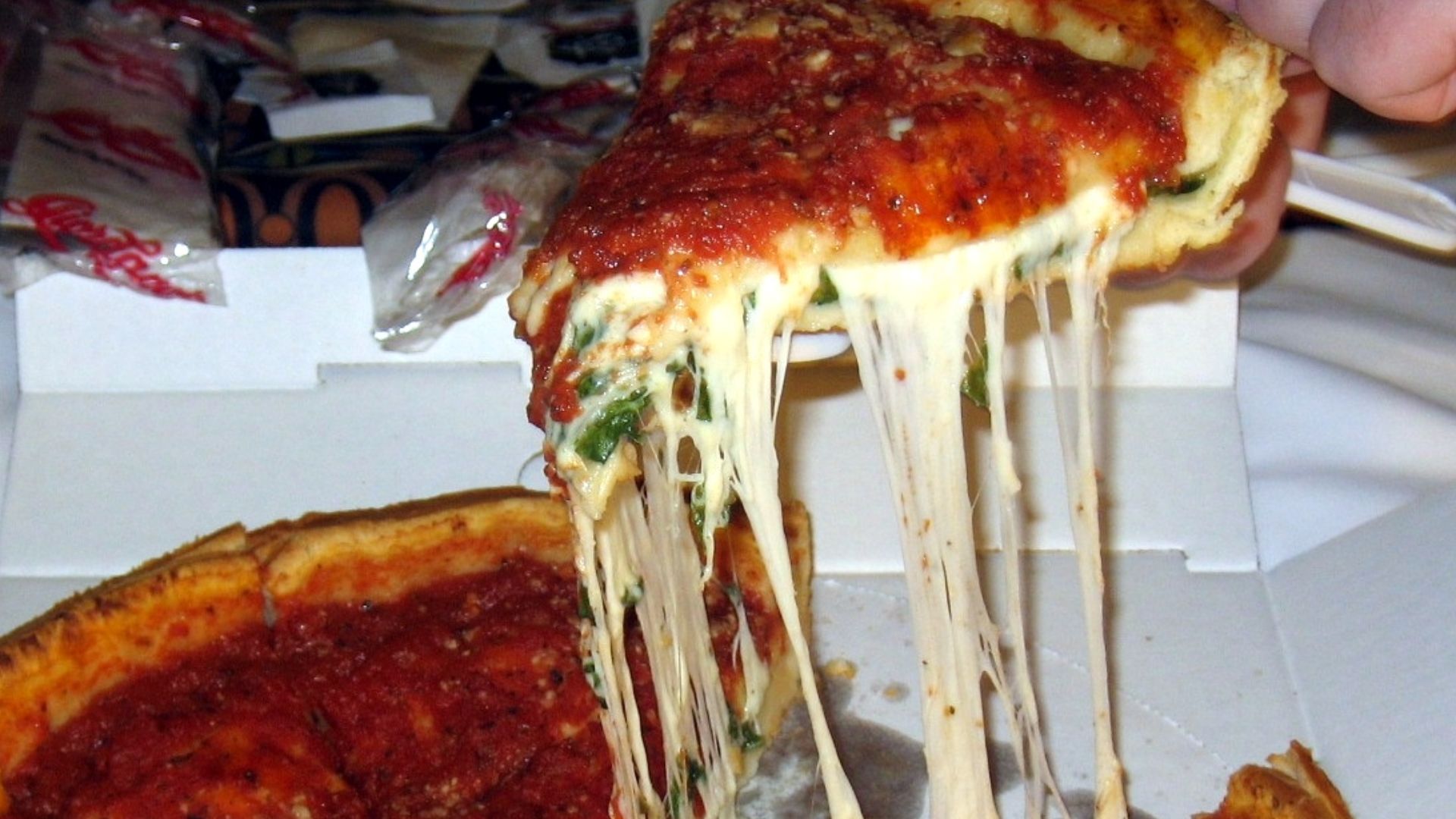 4. La pizza « deep-dish » de Chicago (Chicago, États-Unis)