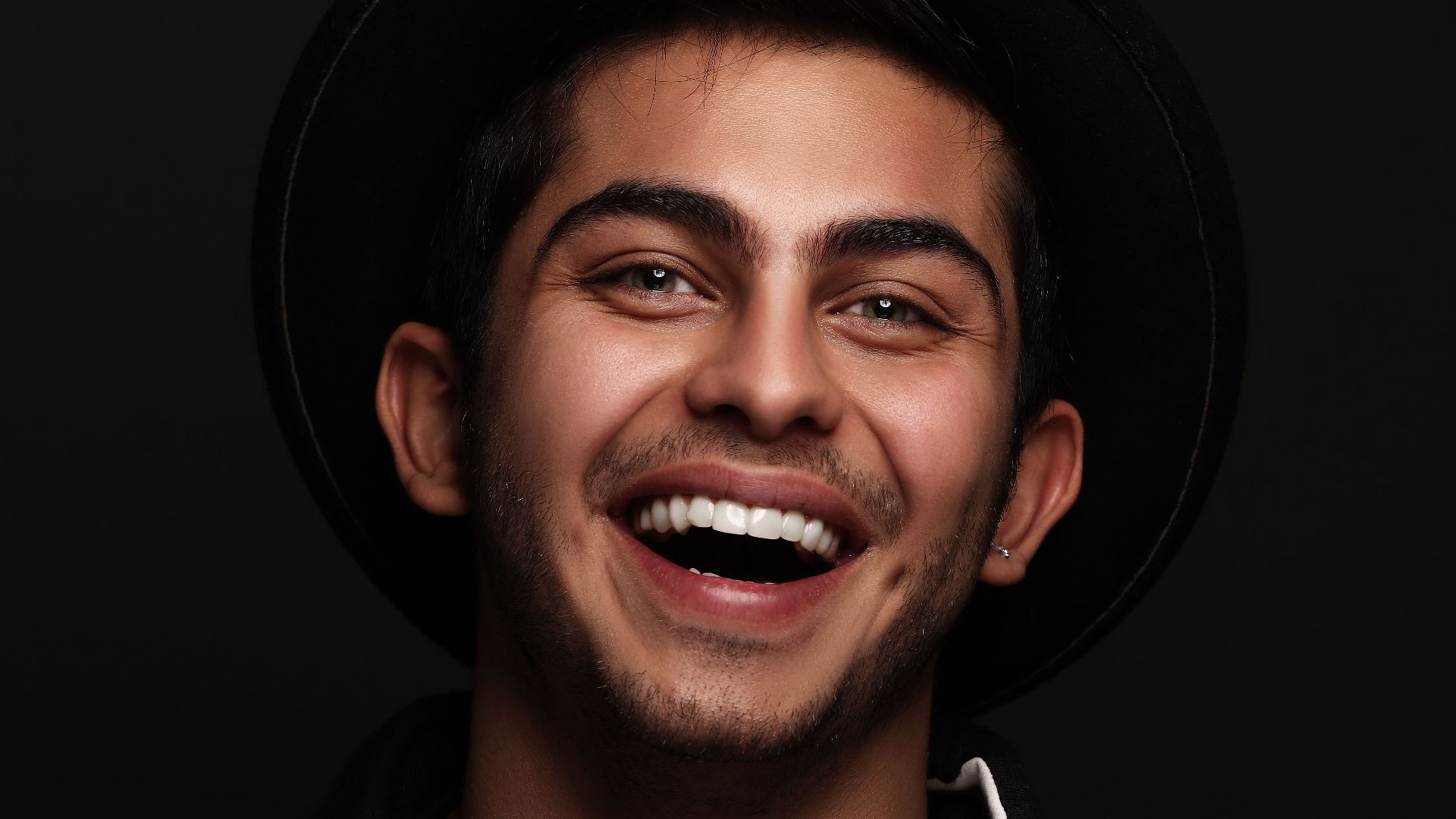 7. Des facettes d'une perfection suspecte