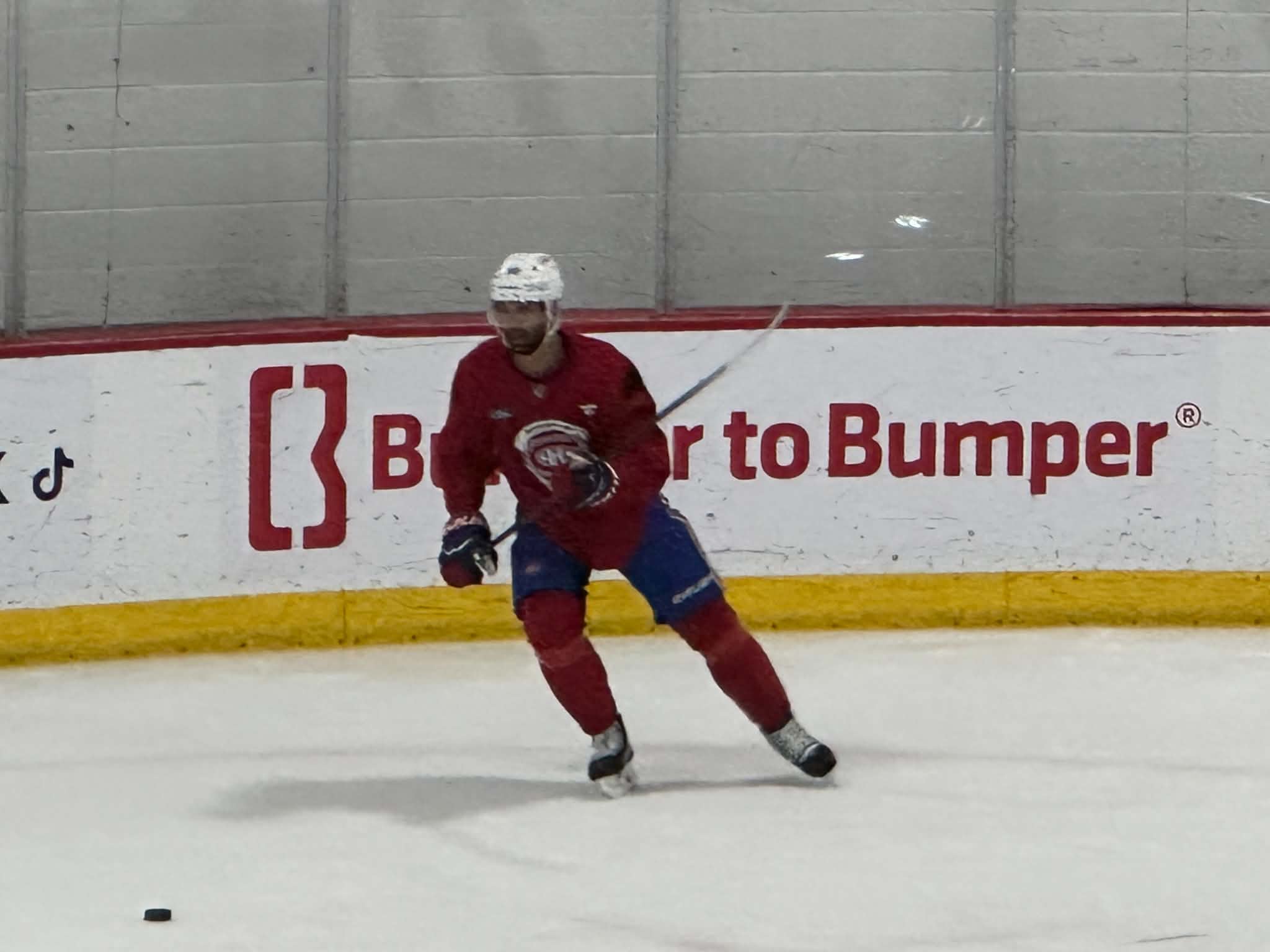 Joe Veleno practiced in Brossard this morning… wearing the Montreal Canadiens’ uniform