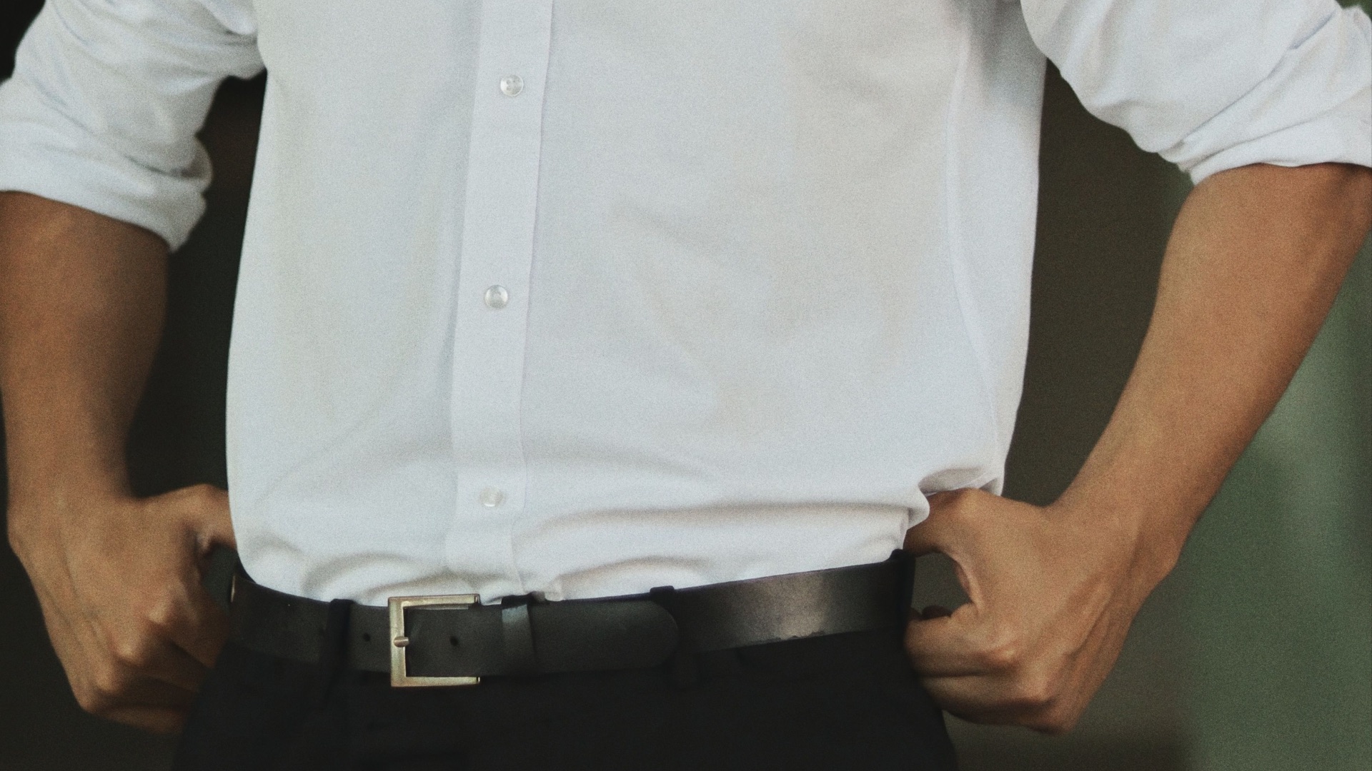 2. Une chemise blanche impeccable