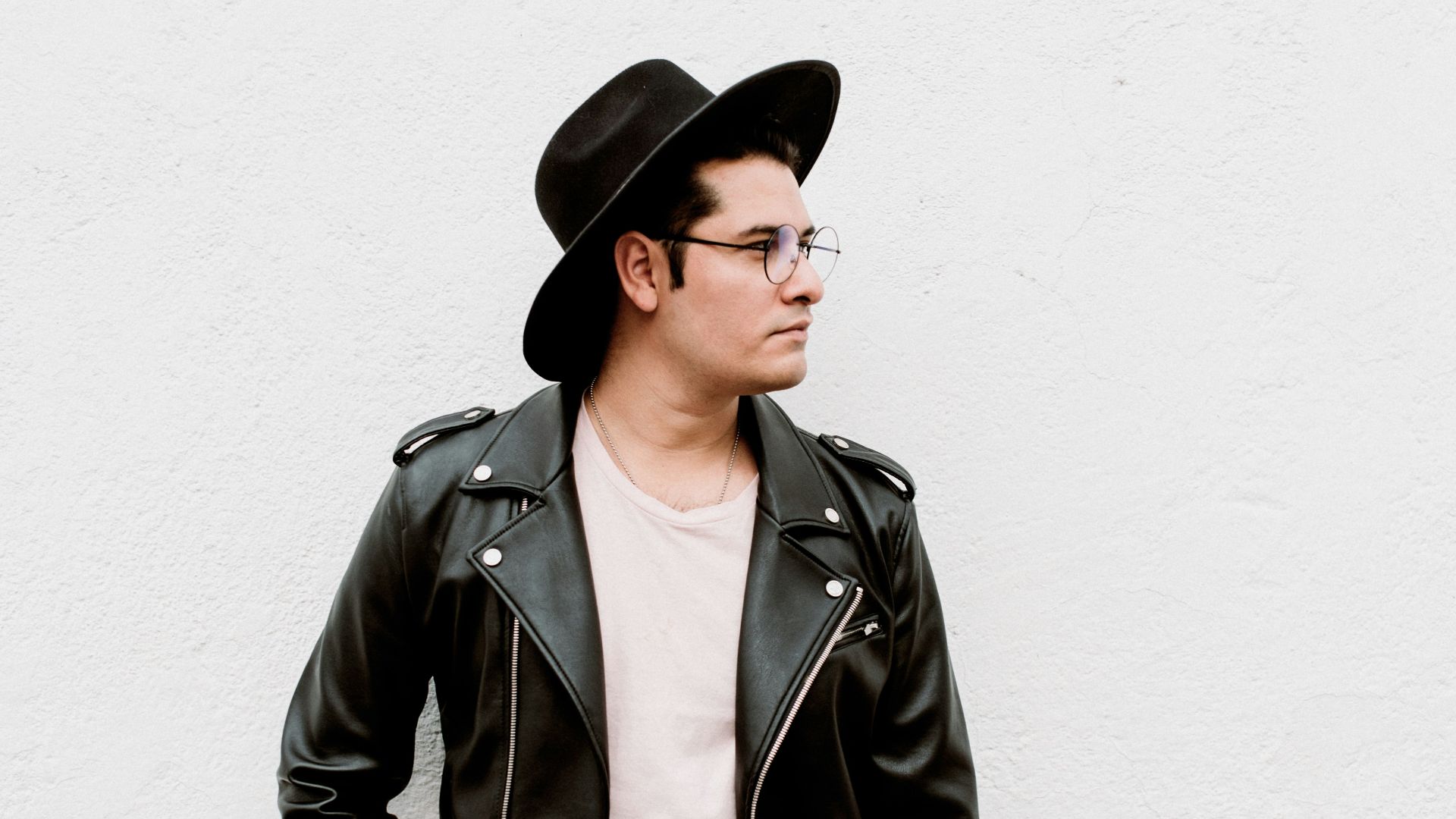 20 tendances de mode masculine que les femmes en ont marre de faire semblant d’aimer