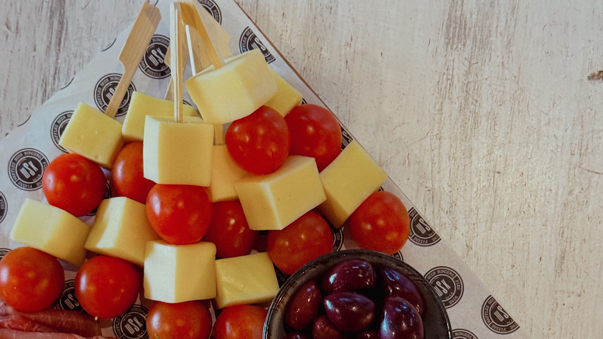19. Brochettes de charcuterie