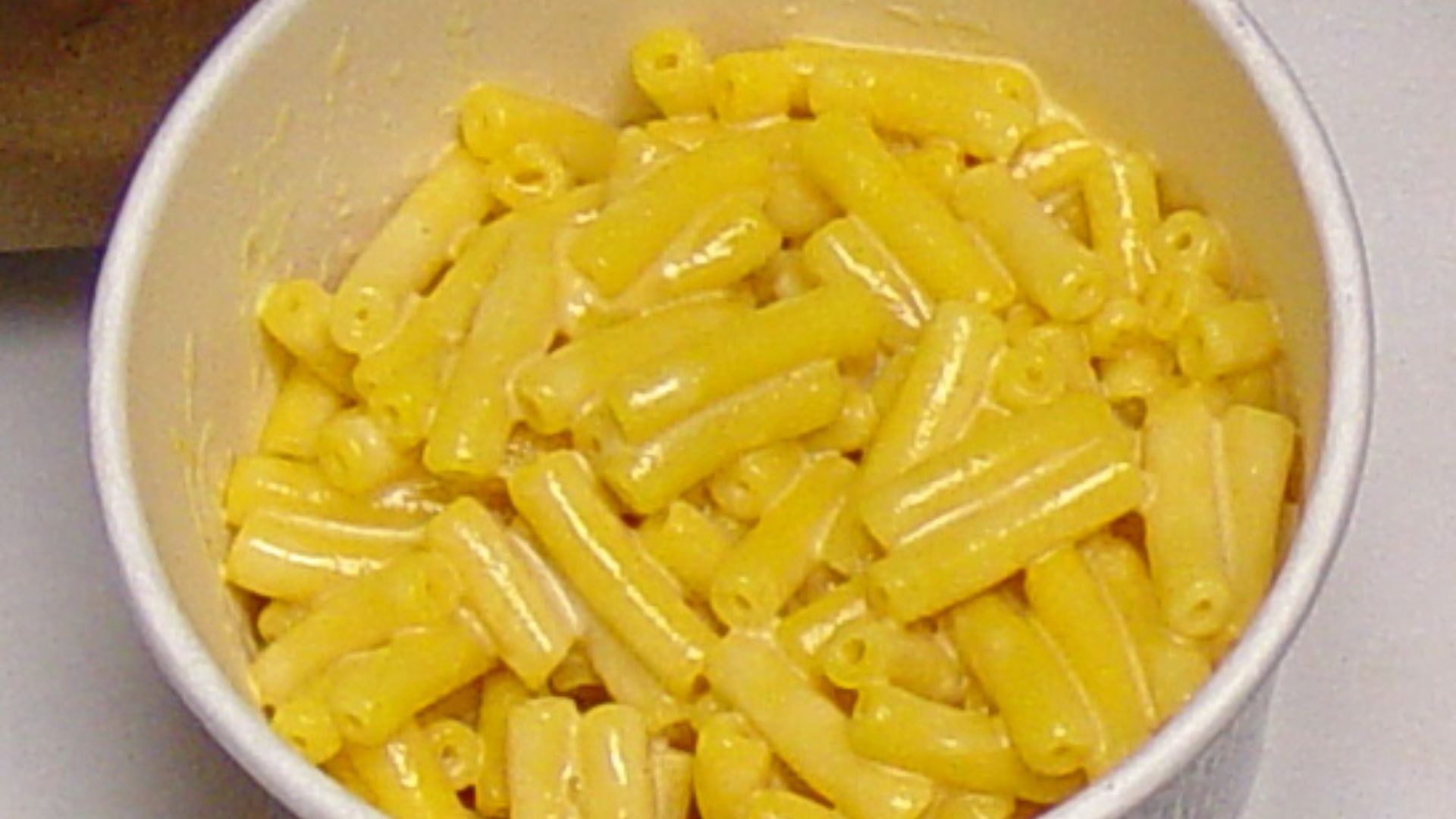 11. Macaronis au fromage en boîte