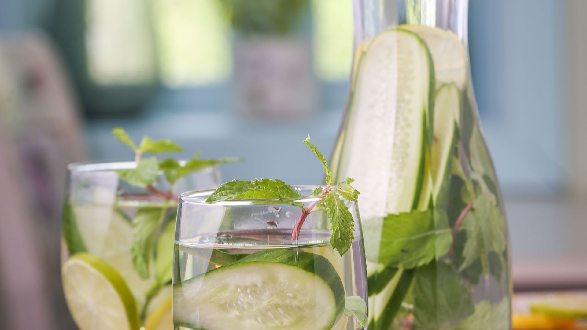 10. Eau plate au concombre