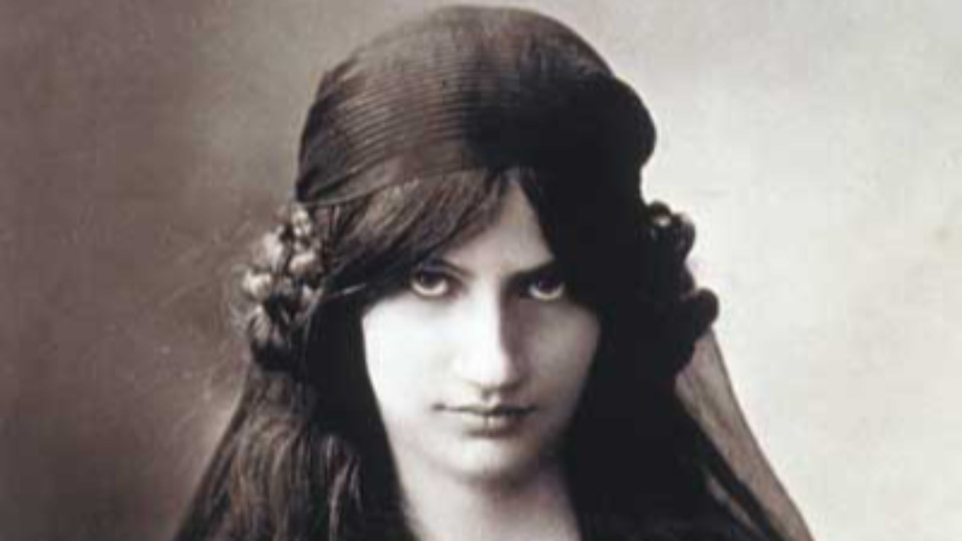 13. Jeanne Hébuterne