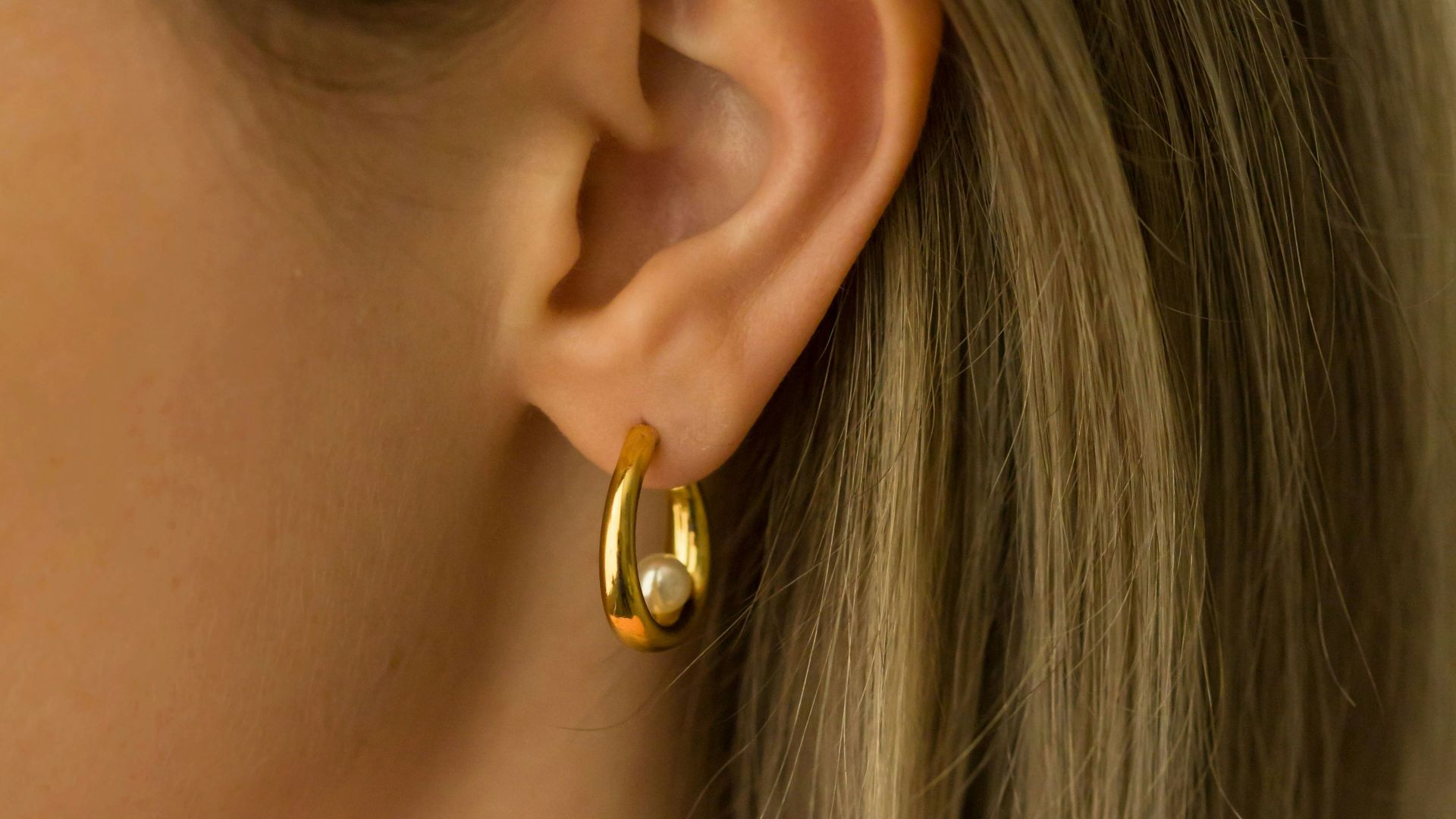 2. Boucles d'oreilles créoles légères en or