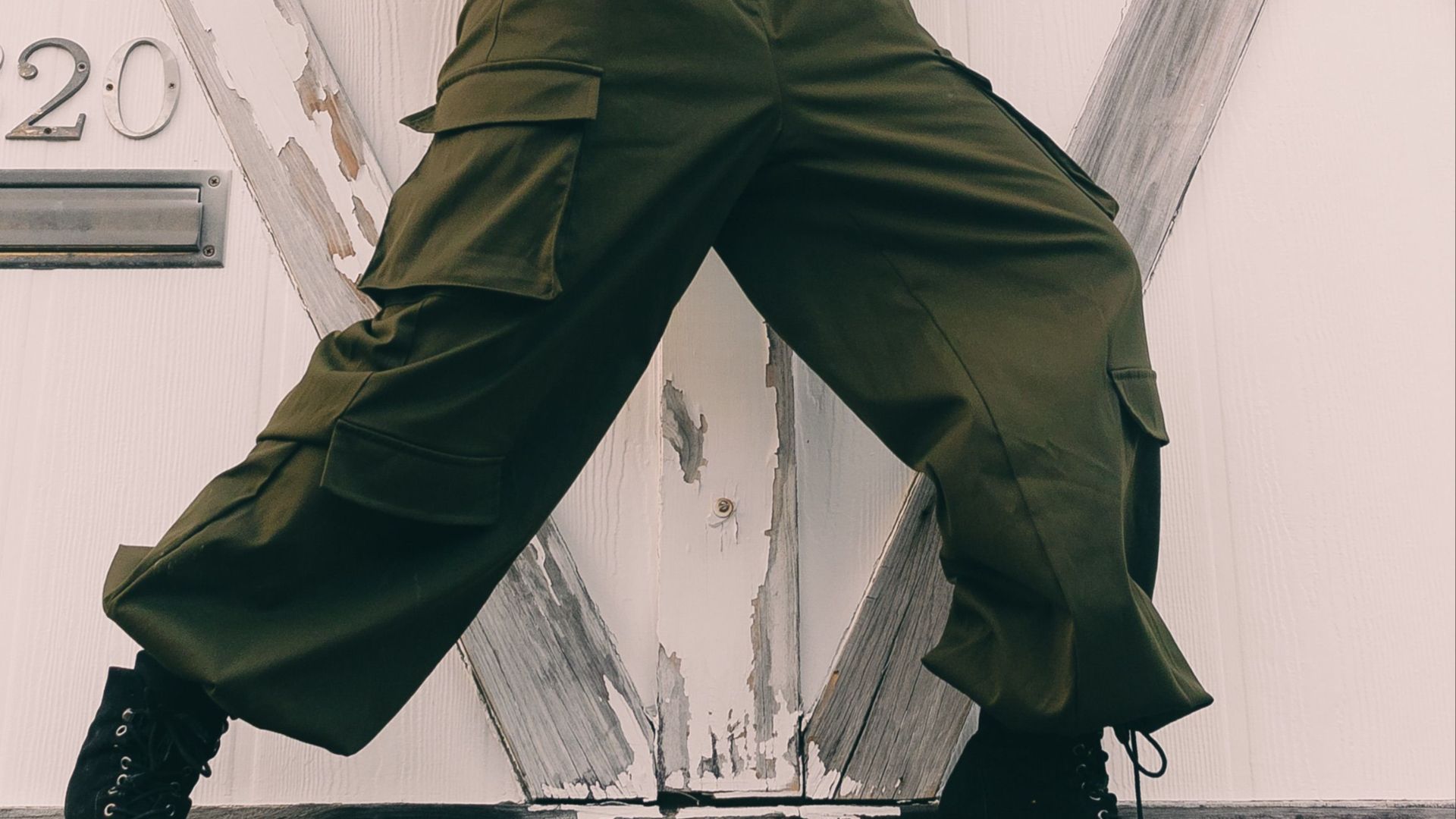 7. Pantalons cargo amples