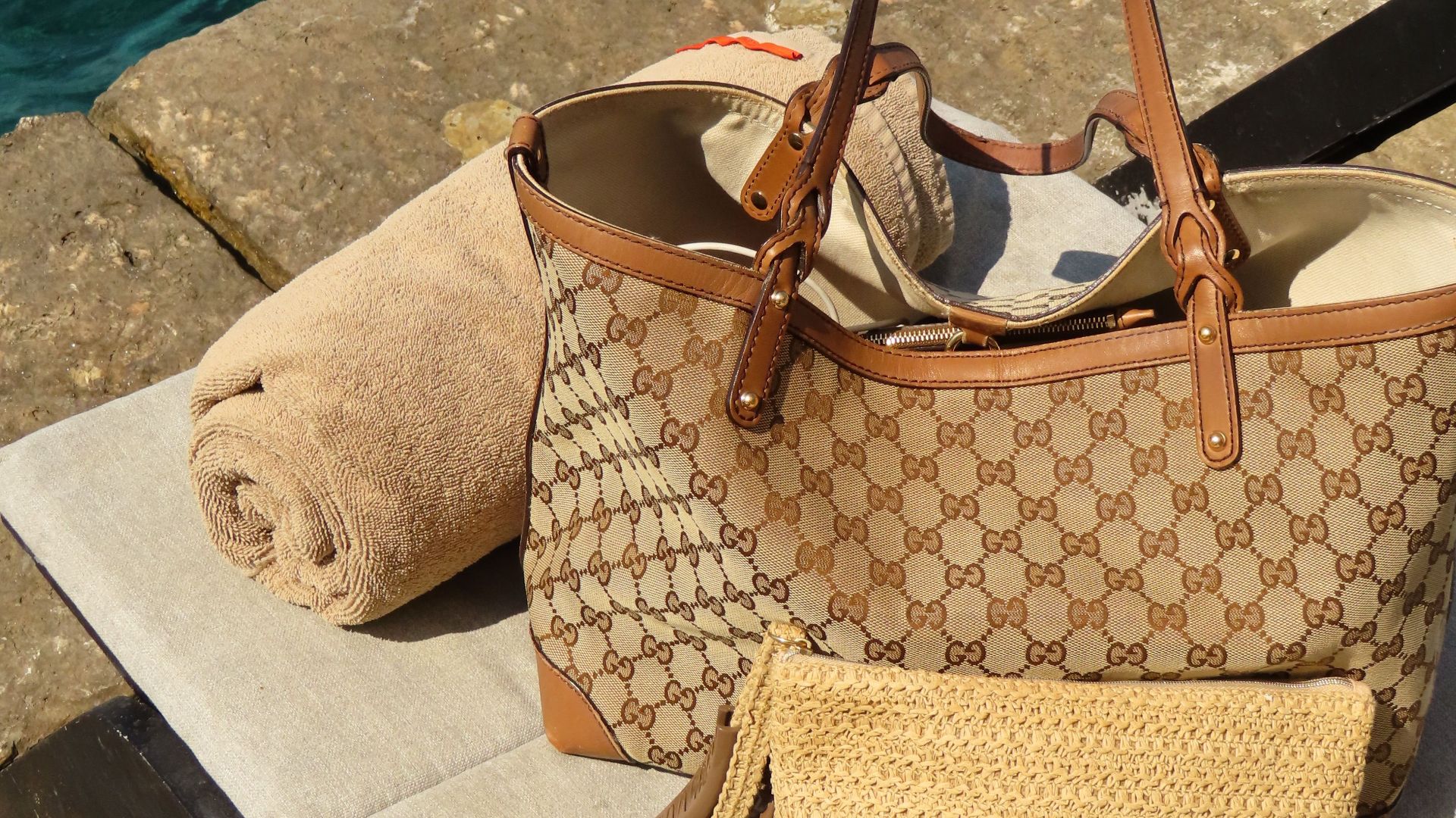 9. Sac « Book Tote » de Dior
