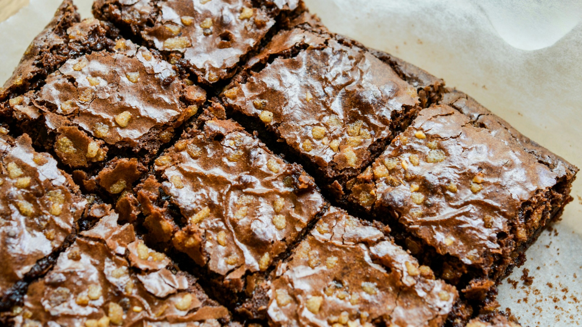 16. Gâteau ou brownies tout juste sortis du moule