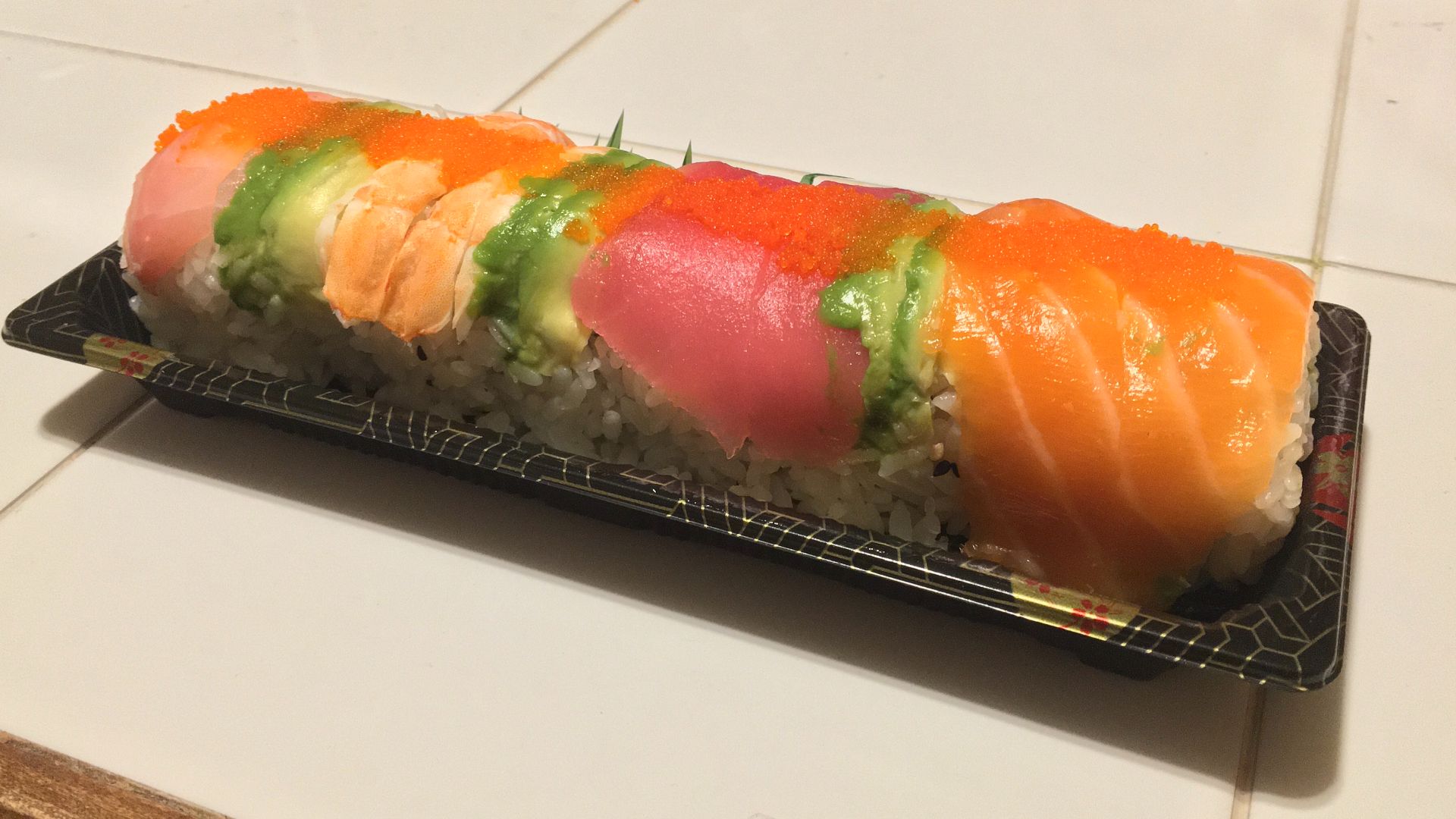 12. Rouleau arc-en-ciel avec sauces