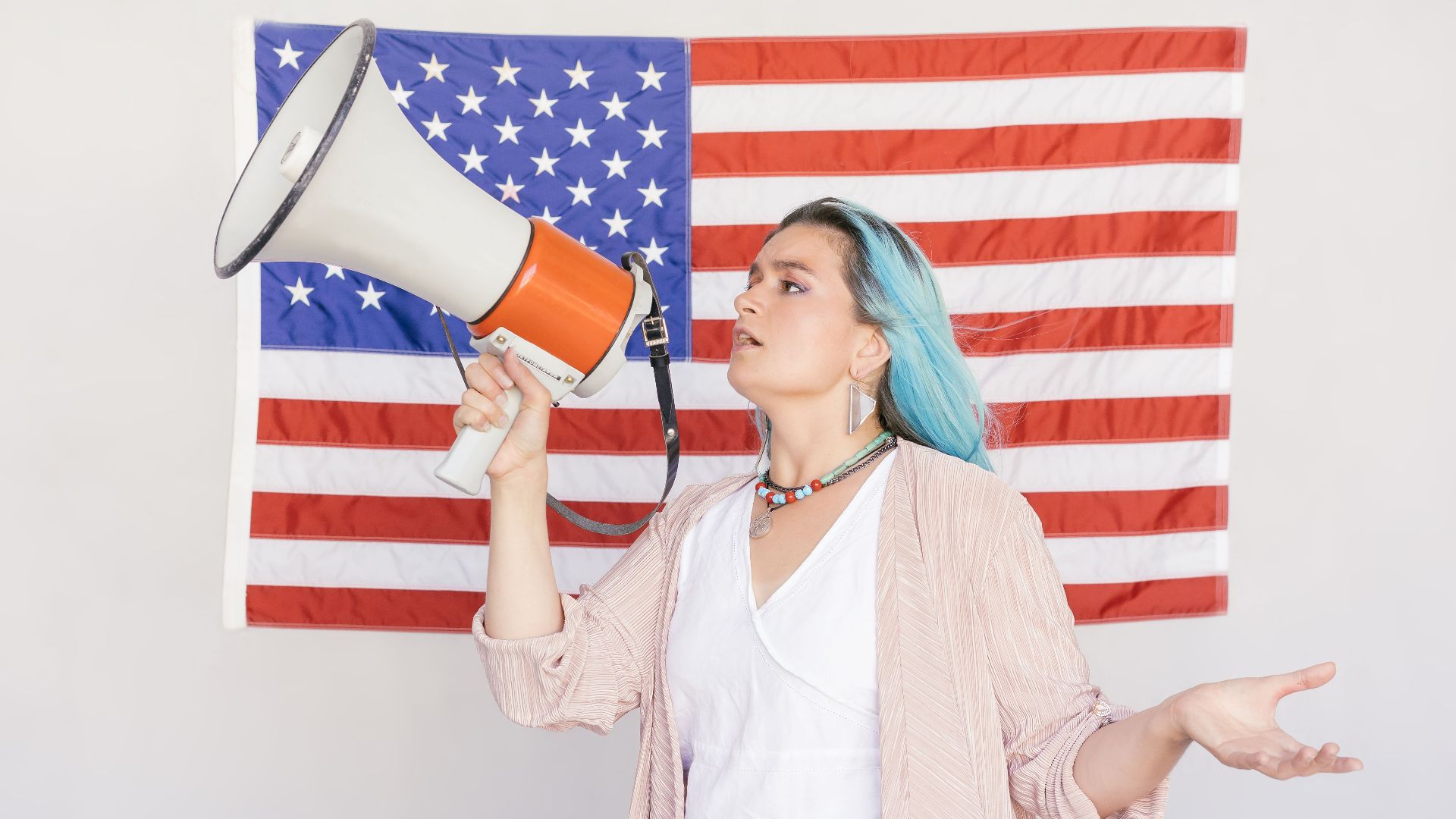 13. Slogans politiques ou controversés