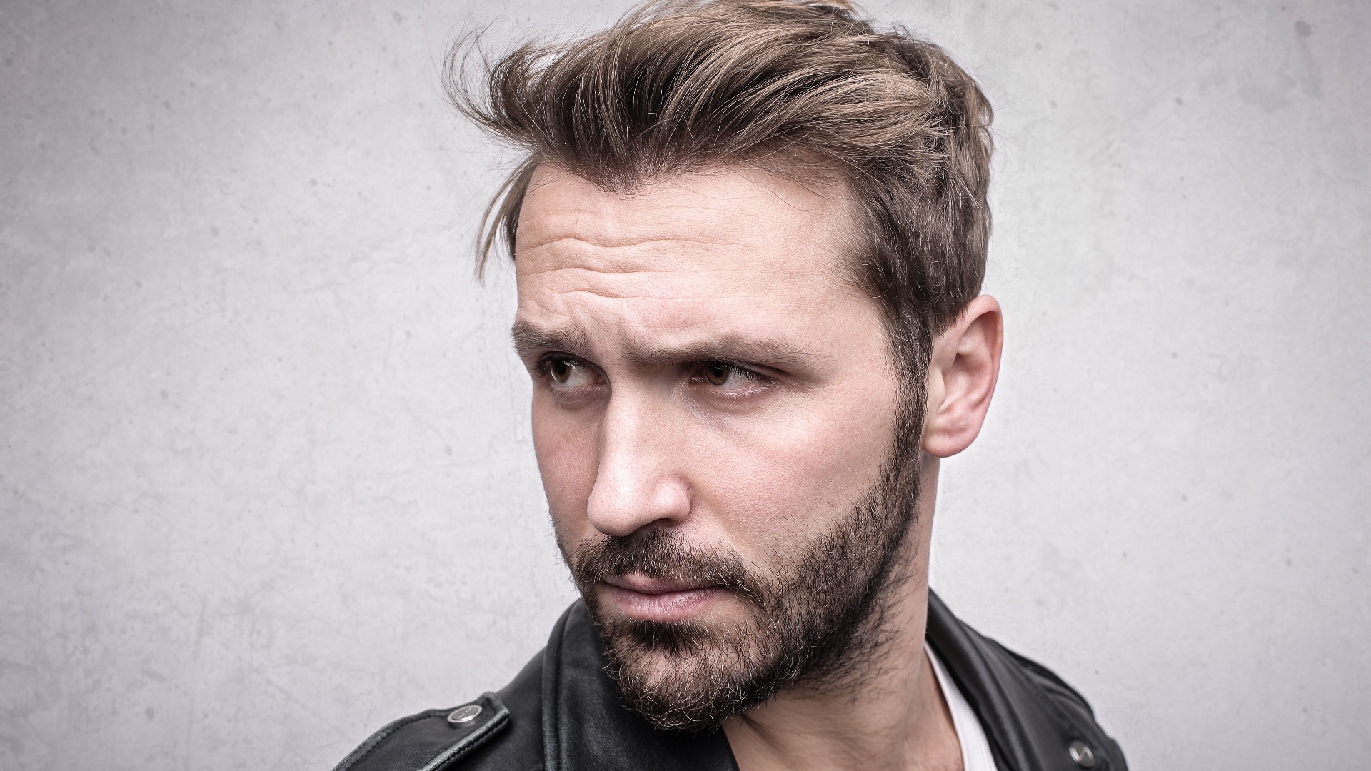 14. Une coiffure décoiffée et naturelle