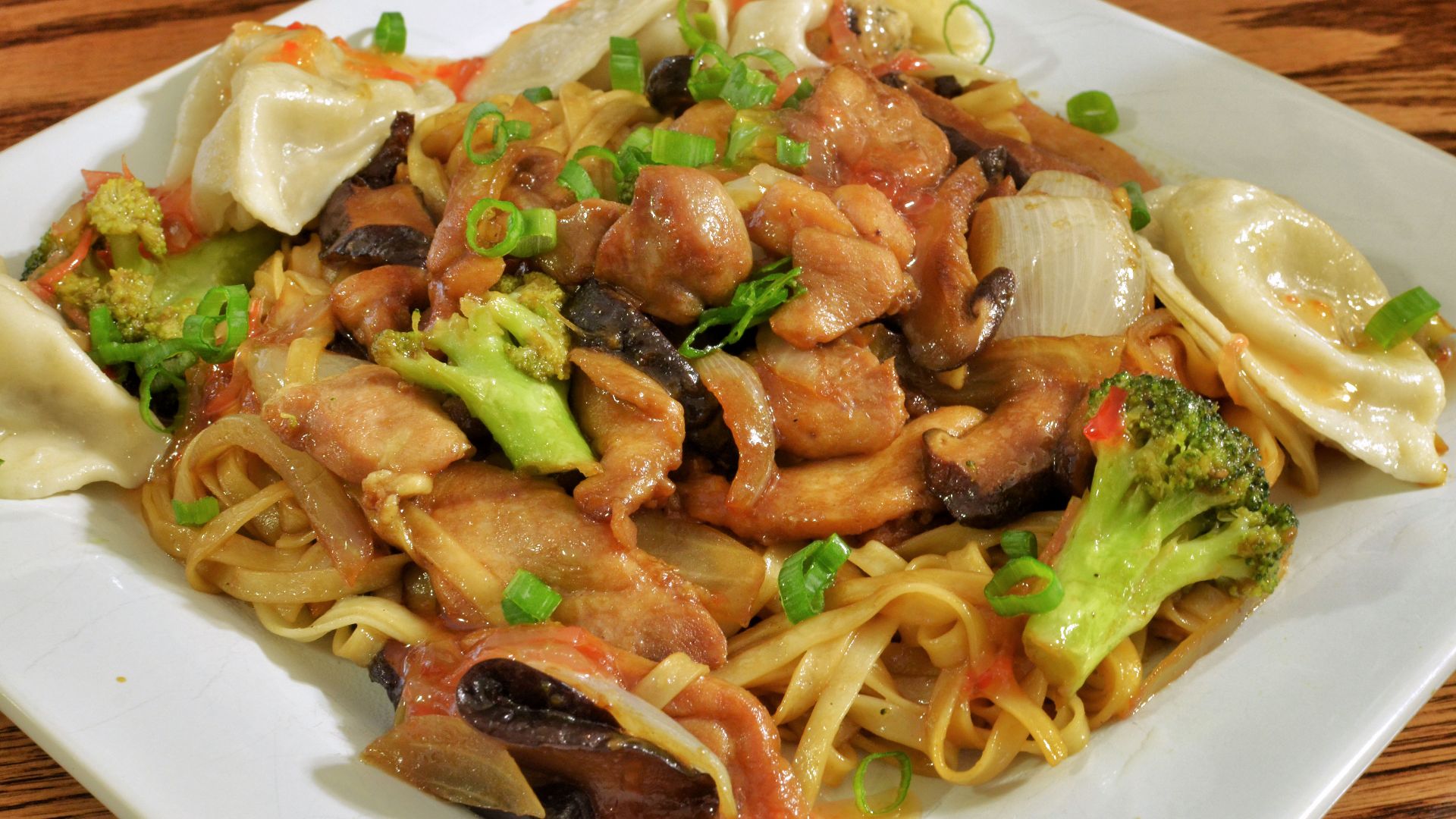13. Lo Mein au poulet