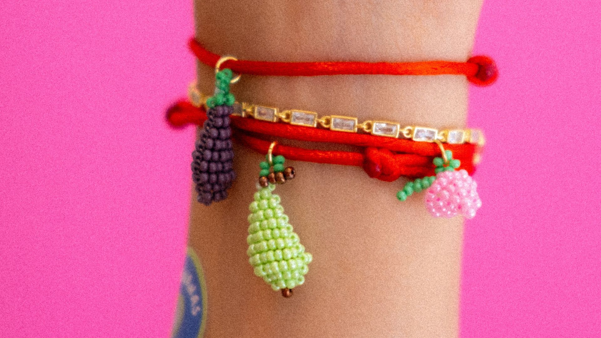 10. Bracelets à breloques en plastique