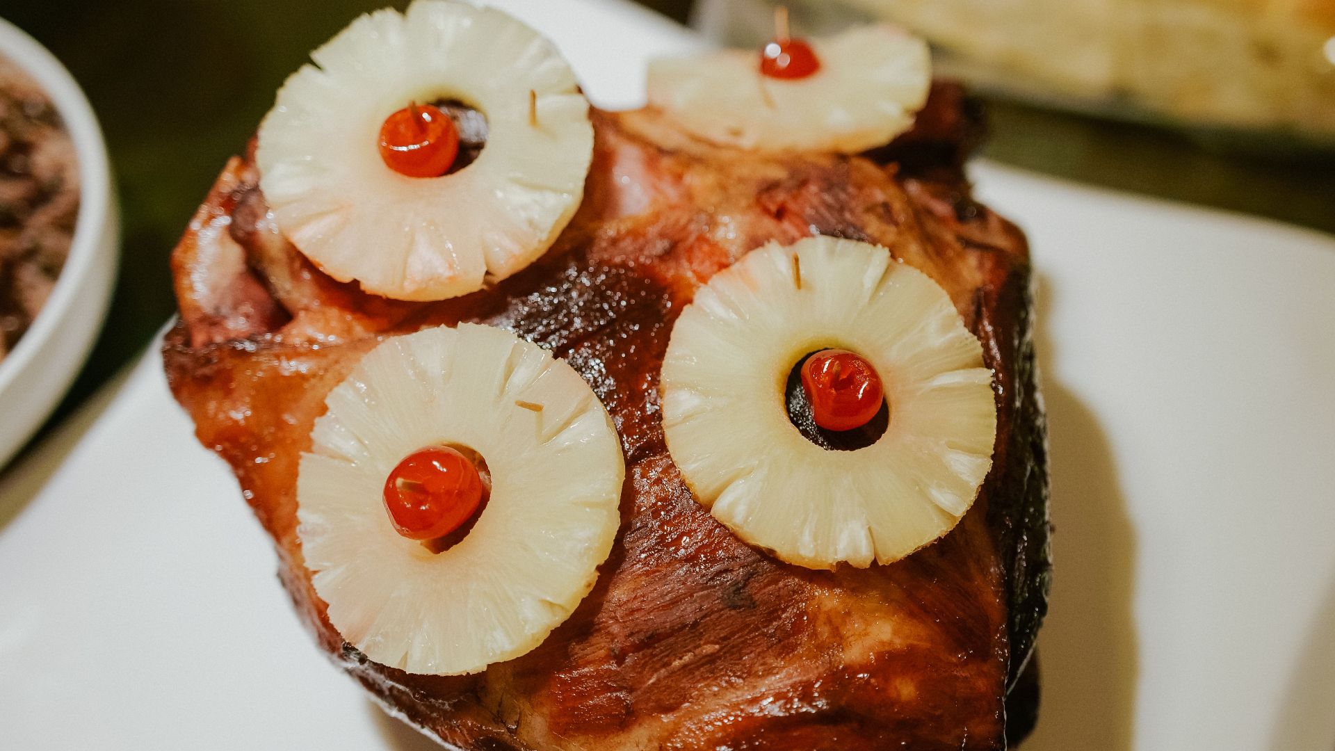 8. Jambon au four à l'ananas et aux clous de girofle